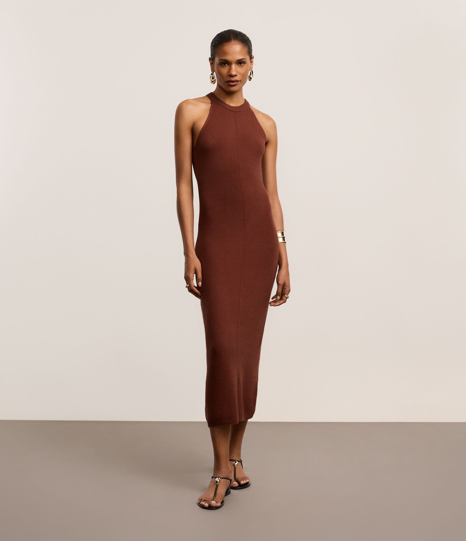 Vestido Reto Longo em Tricô com Ponto Texturizado Marrom 1