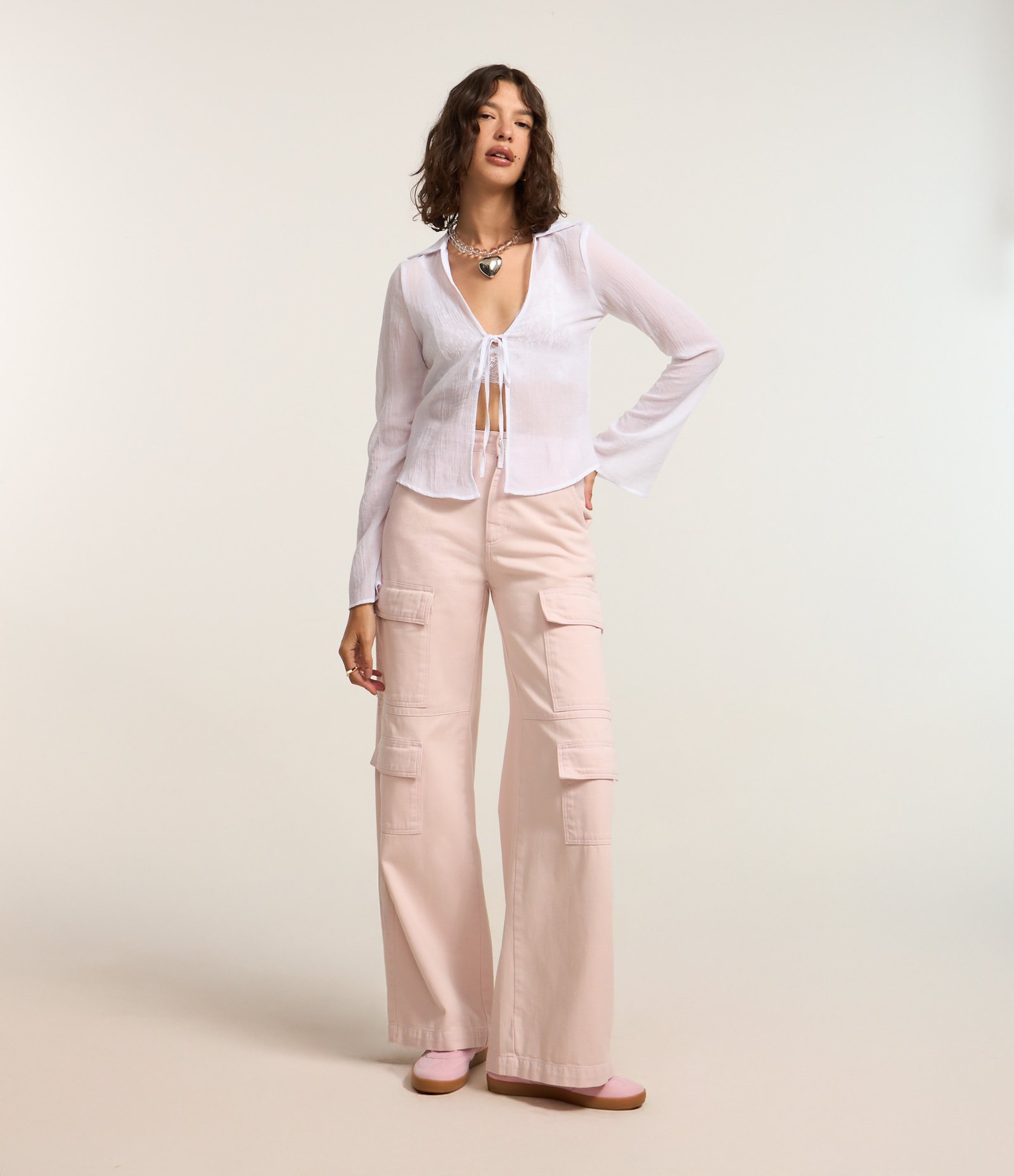 Calça Wide Leg em Sarja com Cintura Alta e Bolsos Cargo Rosa 1