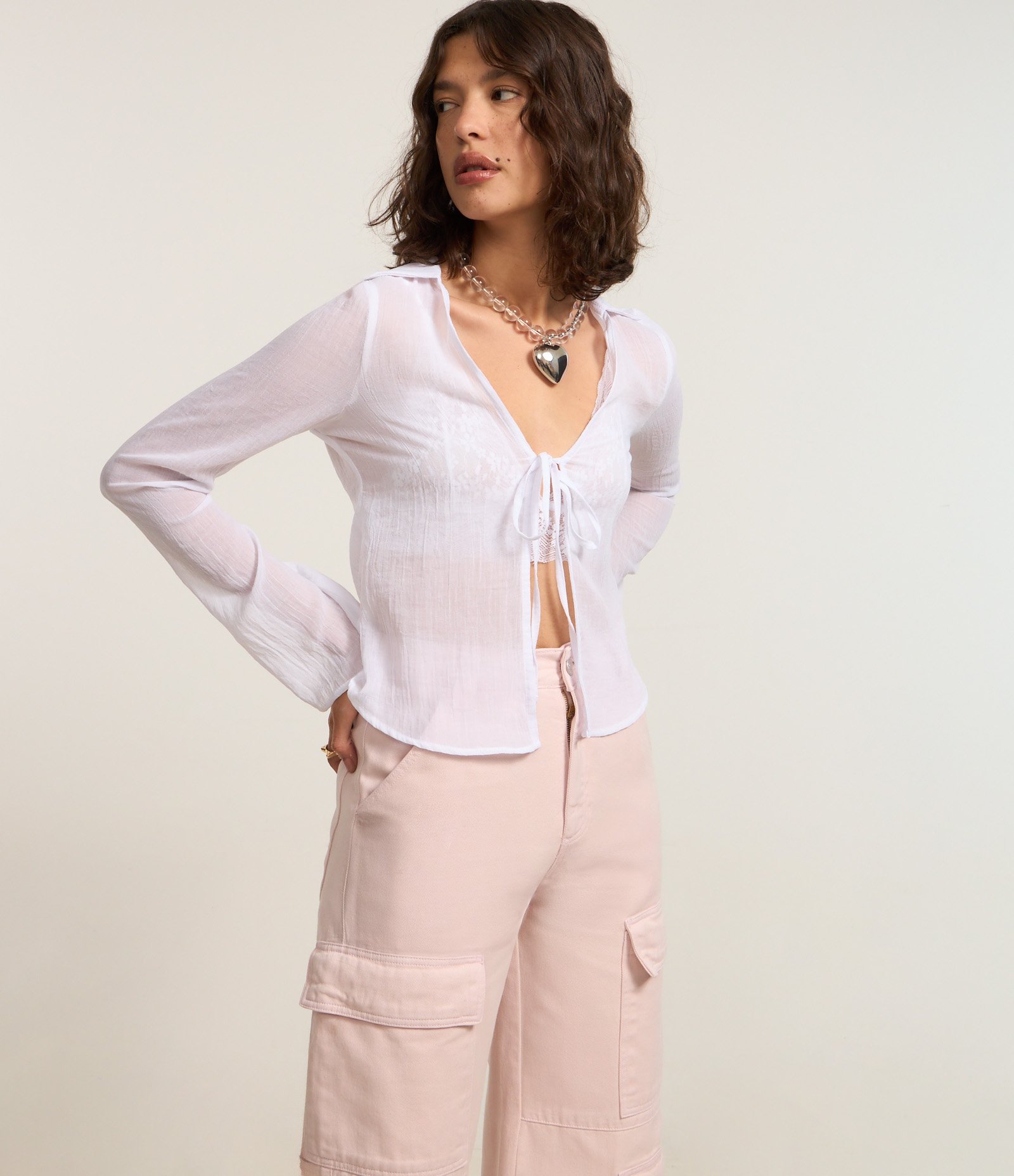 Calça Wide Leg em Sarja com Cintura Alta e Bolsos Cargo Rosa 2