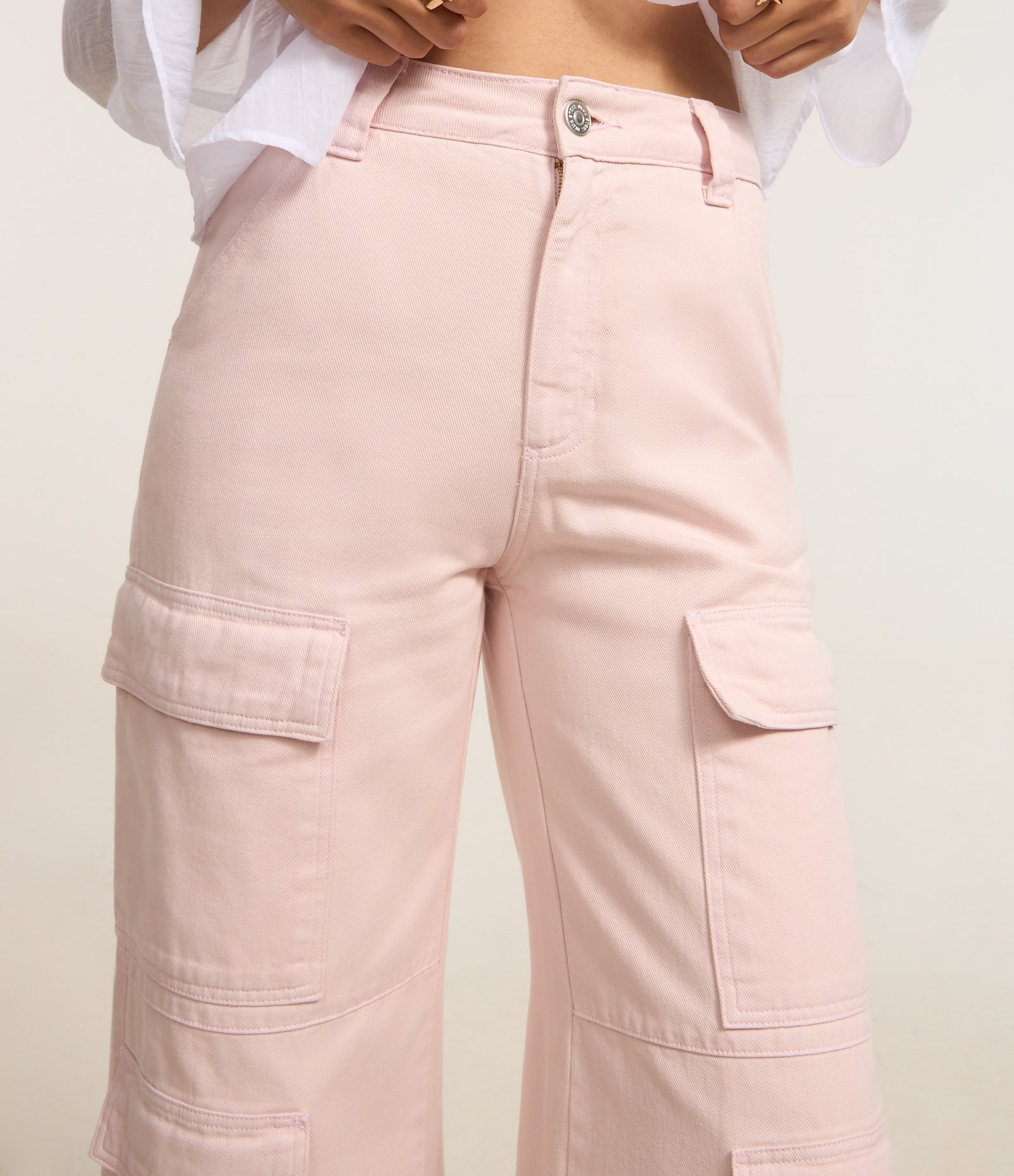 Calça Wide Leg em Sarja com Cintura Alta e Bolsos Cargo Rosa 4