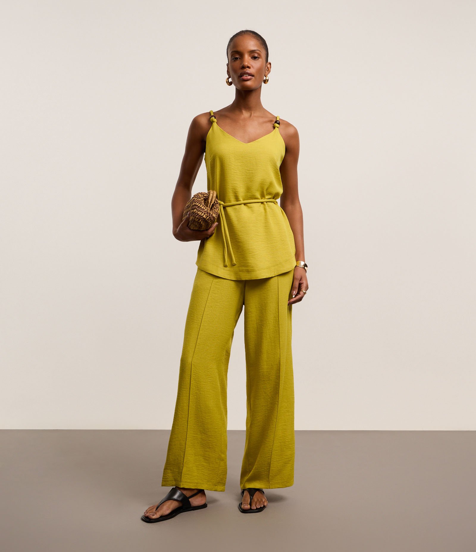 Blusa Longa em Crepe com Amarração e Miçanga na Alça Verde 2