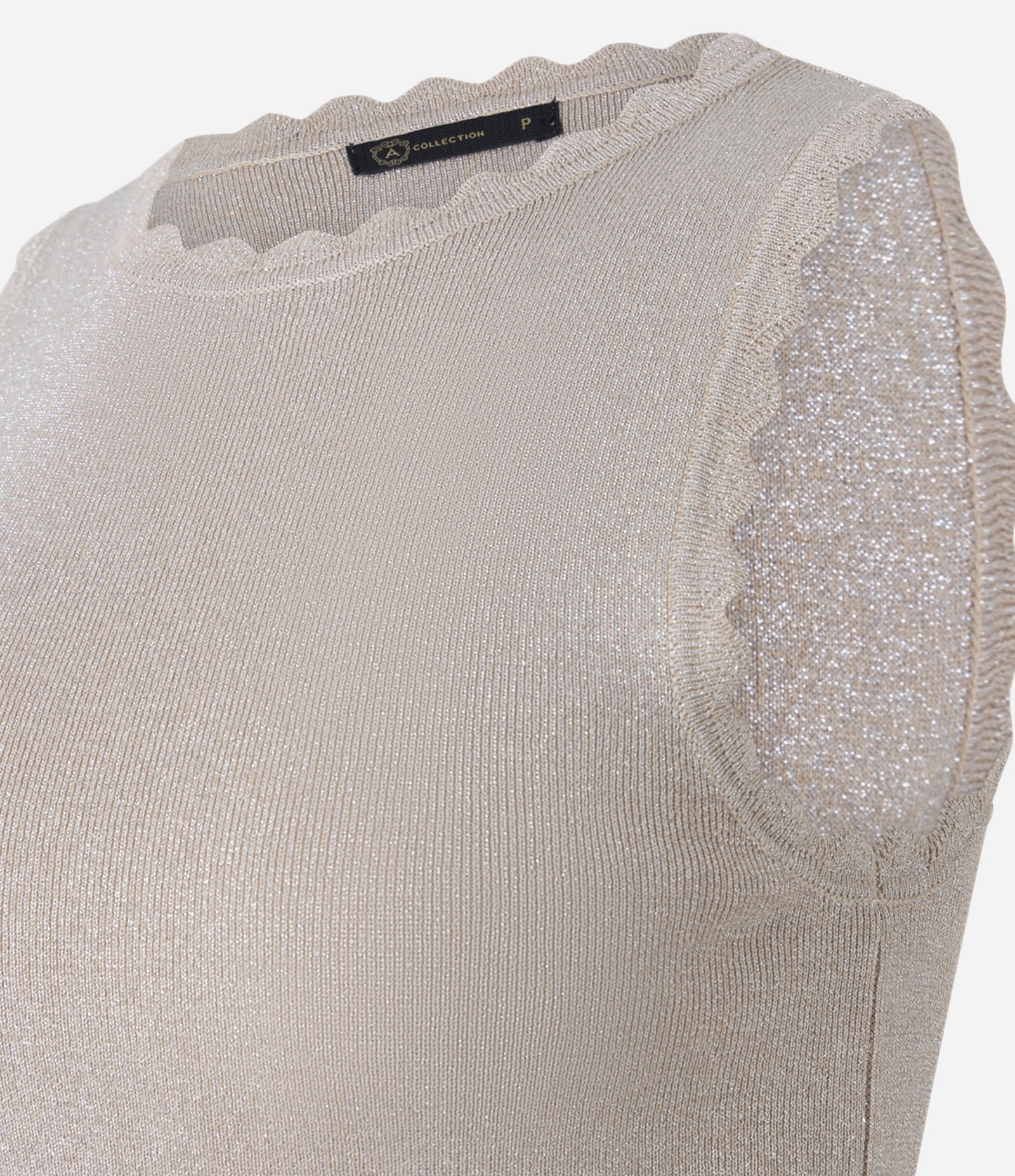 Blusa em Tricô com Fios Metalizados e Relevos na Gola Bege 2