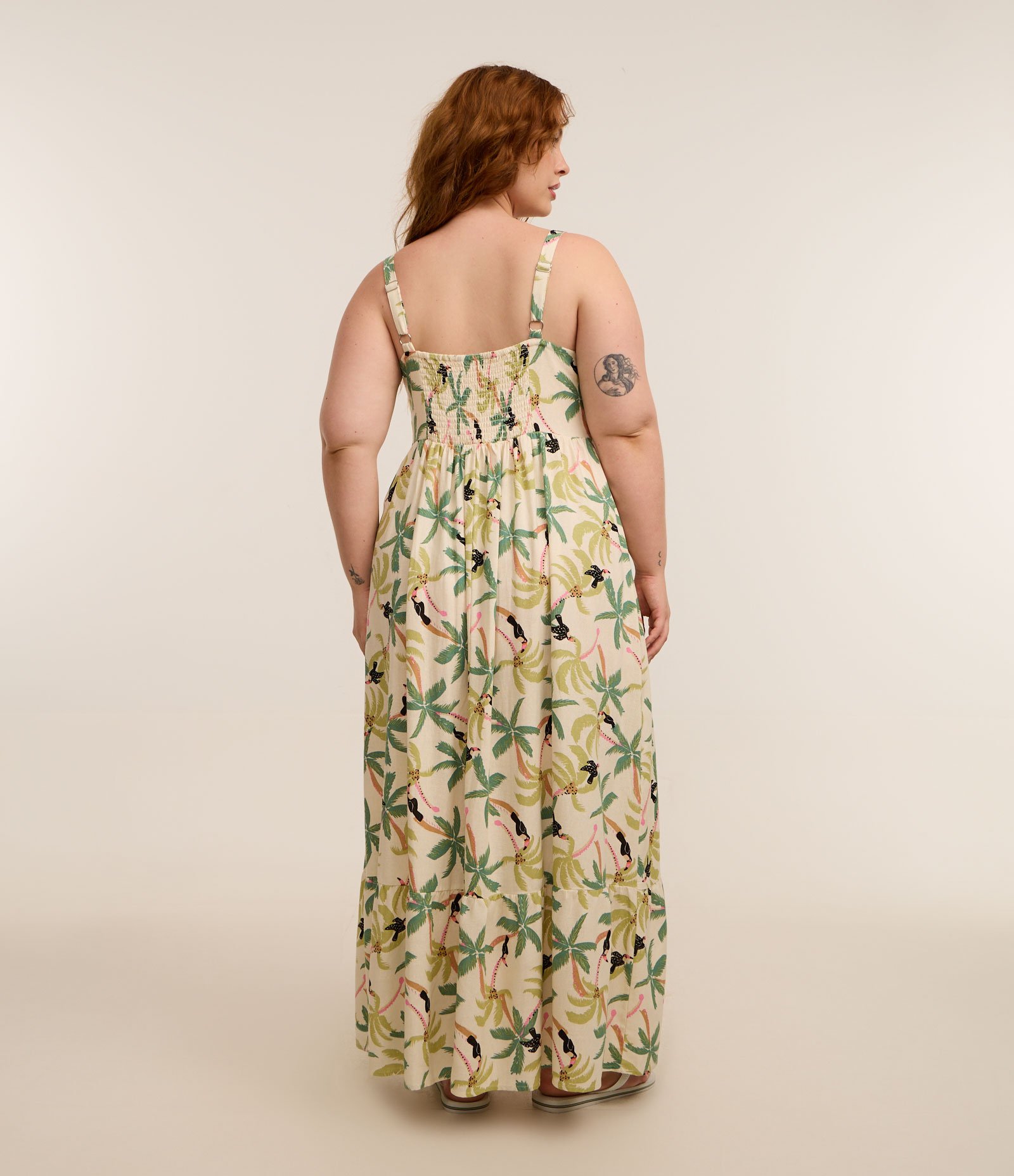 Vestido Midi em Viscolinho com Estampa Tropical Curve & Plus Size Bege 3