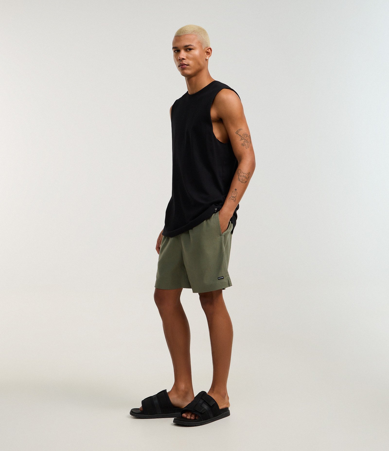 Bermuda em Tela com Cânhamo e Bolsos Verde 1