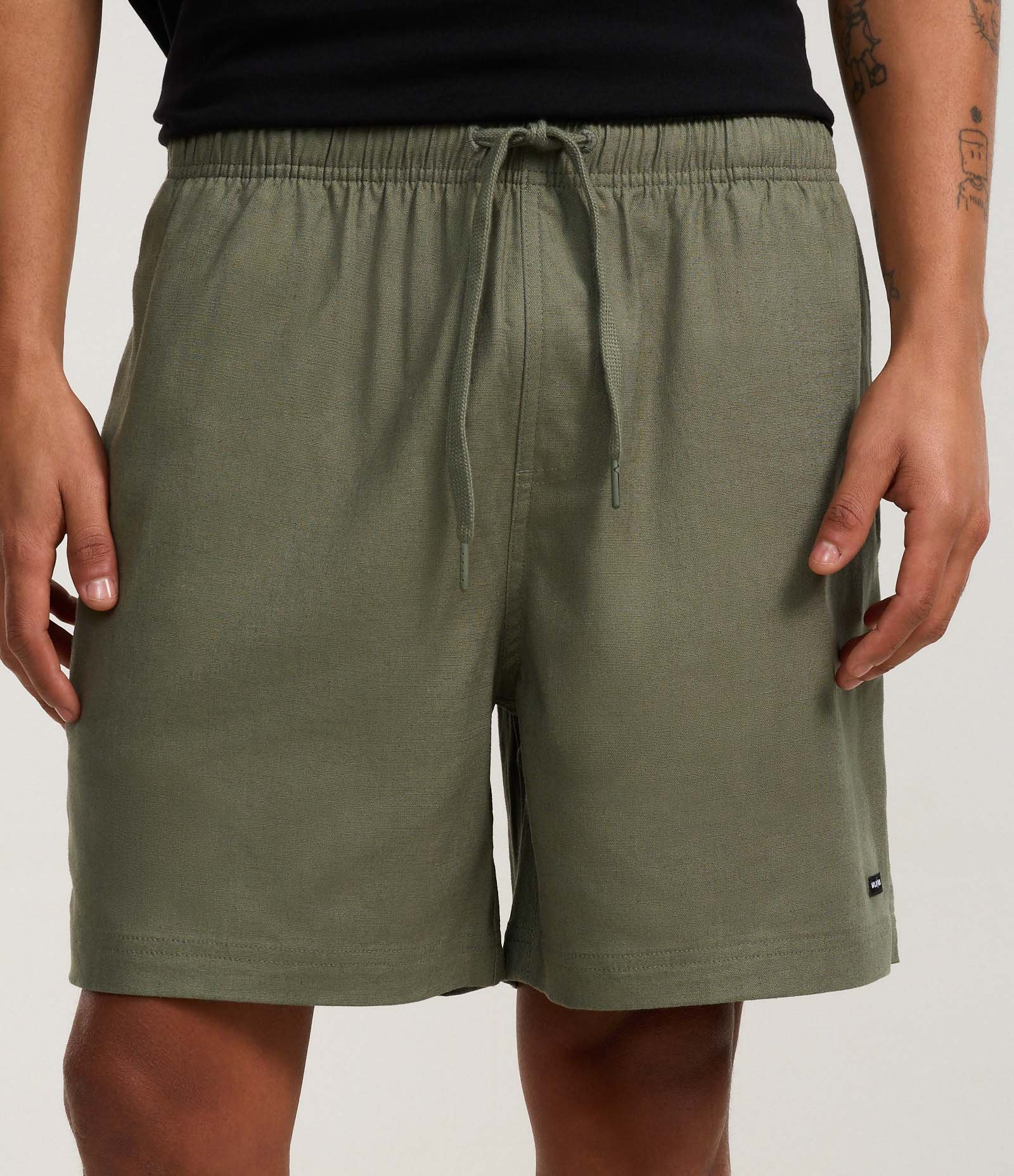 Bermuda em Tela com Cânhamo e Bolsos Verde 2