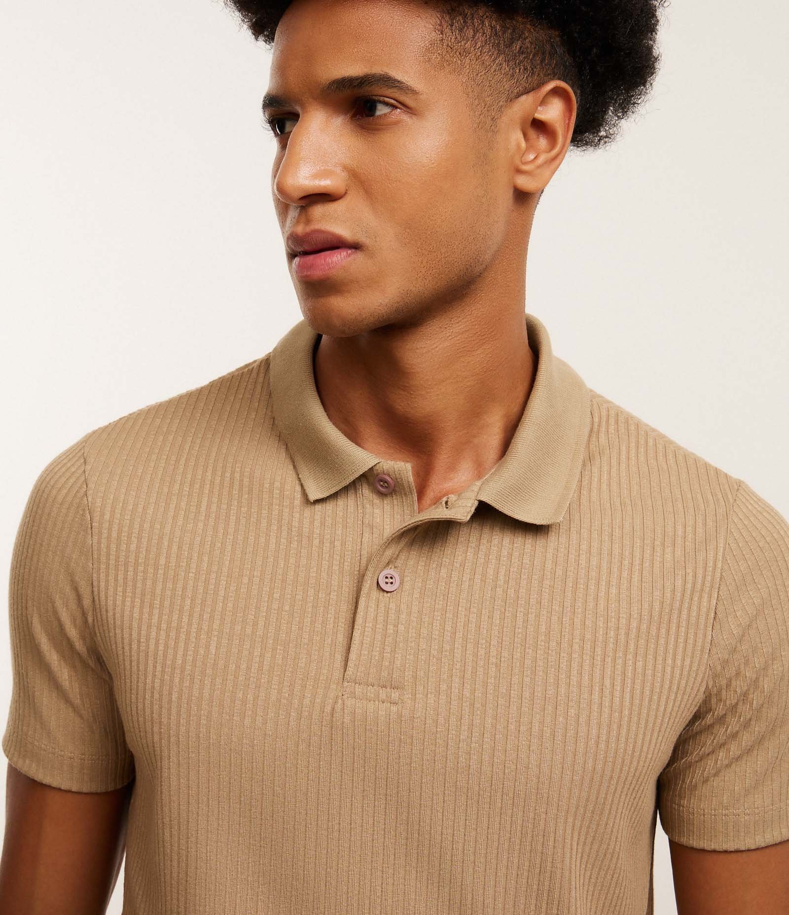 Camisa Slim com Gola Polo e Textura Canelada Bege 4