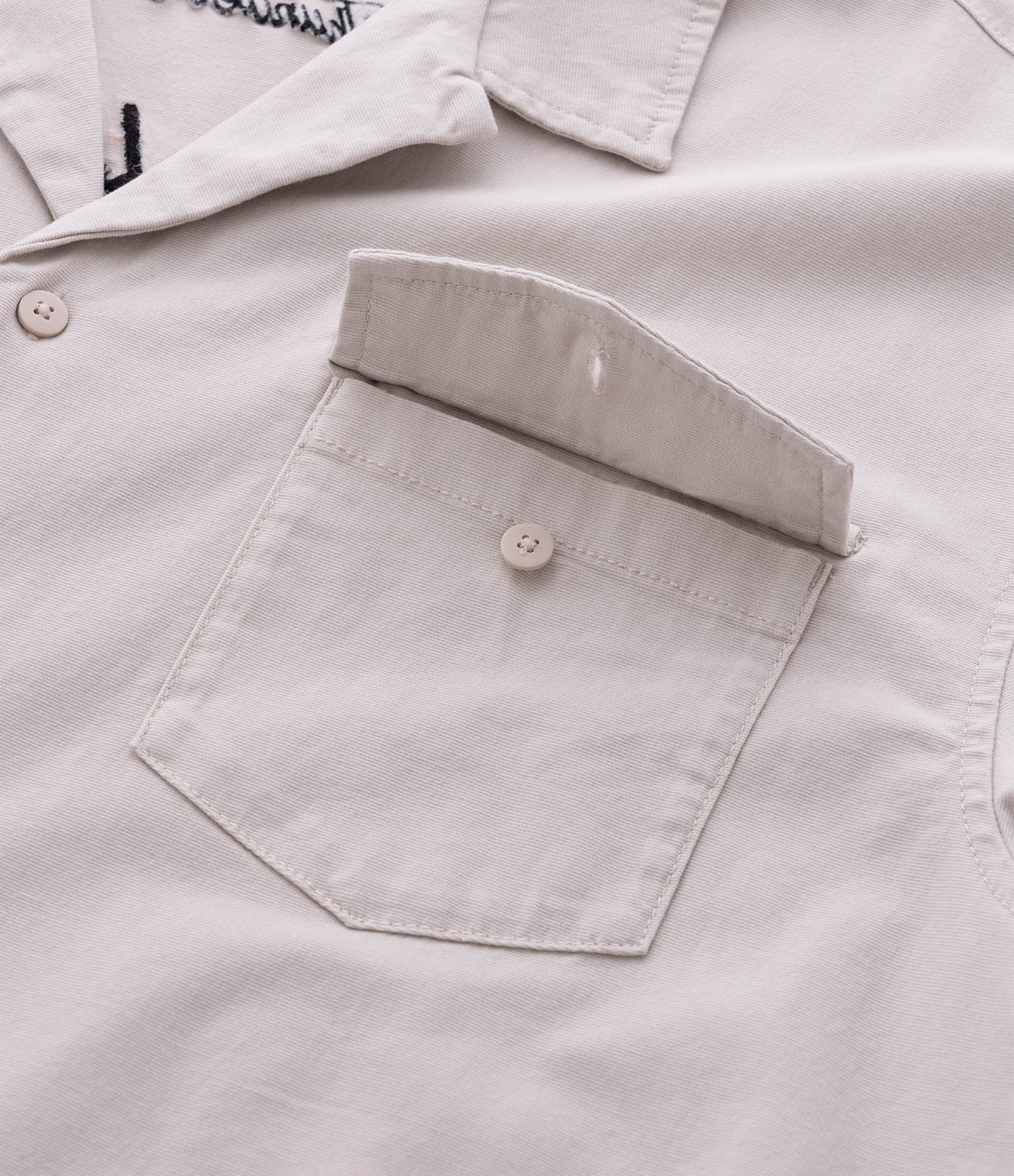 Camisa Boxy em Algodão Texturizado e Estampa Lettering Bordado Cinza Claro 4