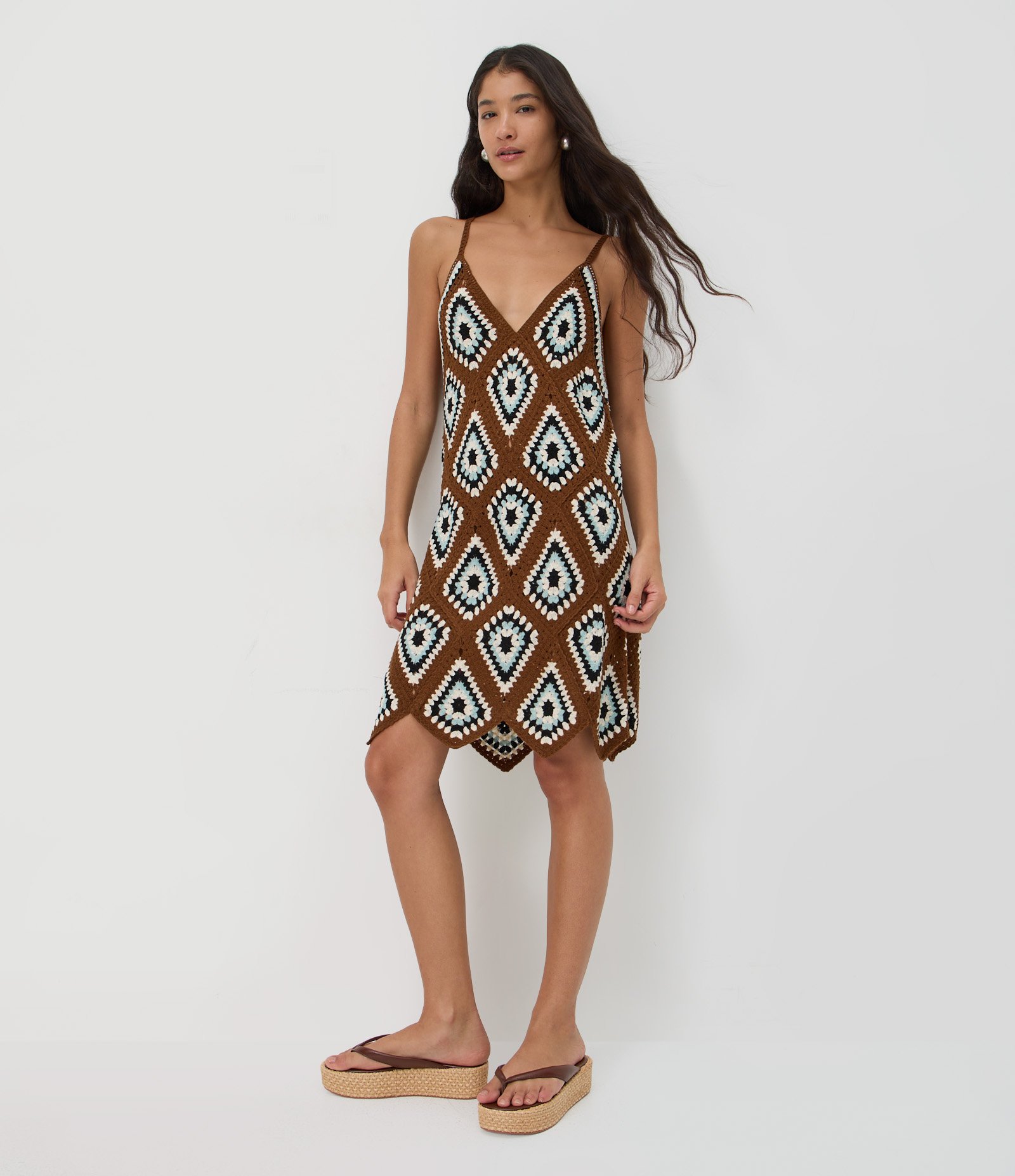 Vestido Curto em Tricô Geométrico Efeito Crochê Marrom 1