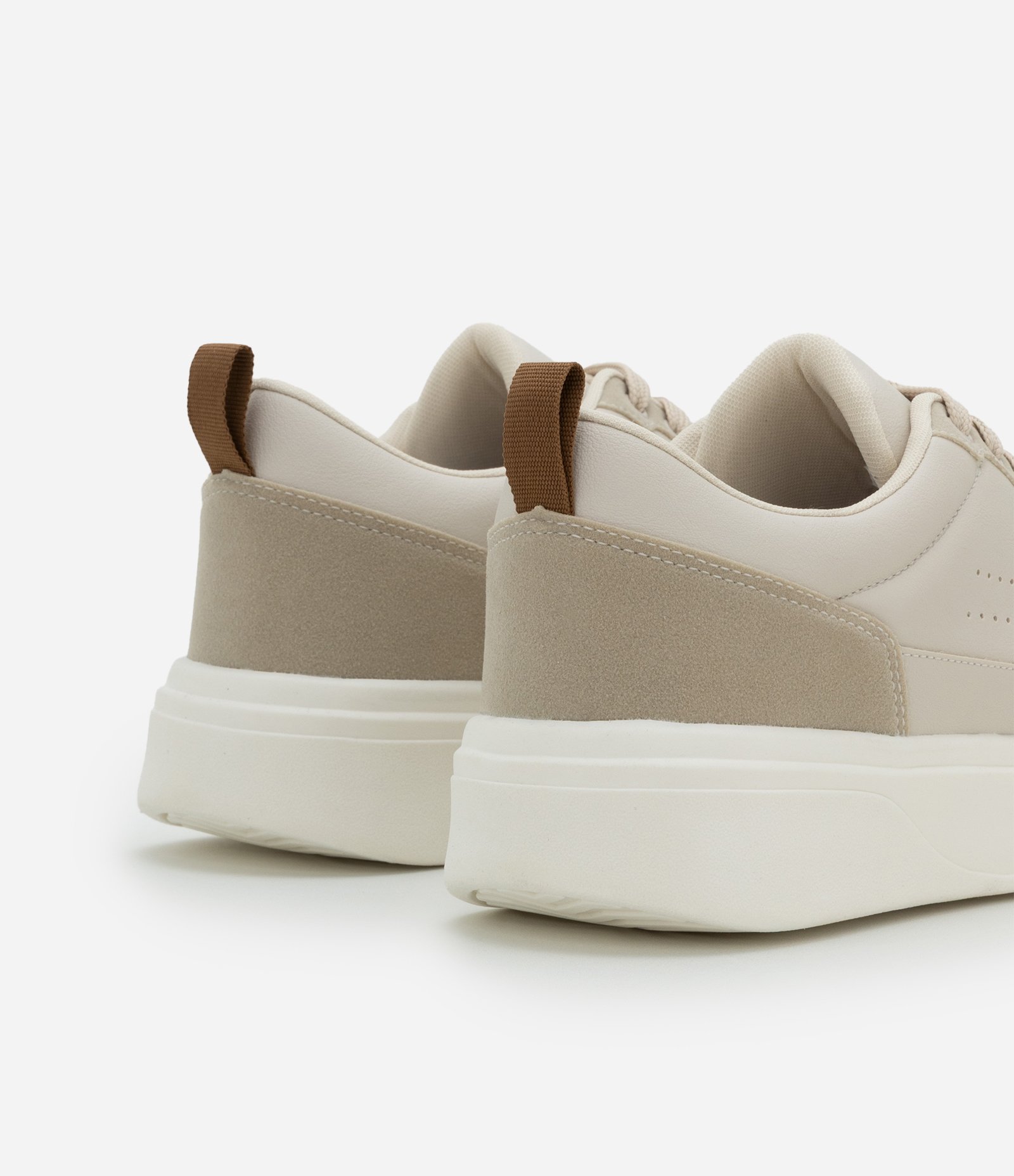 Tênis Court em PU com Sola Bold e Detalhes em Recortes Bege 5