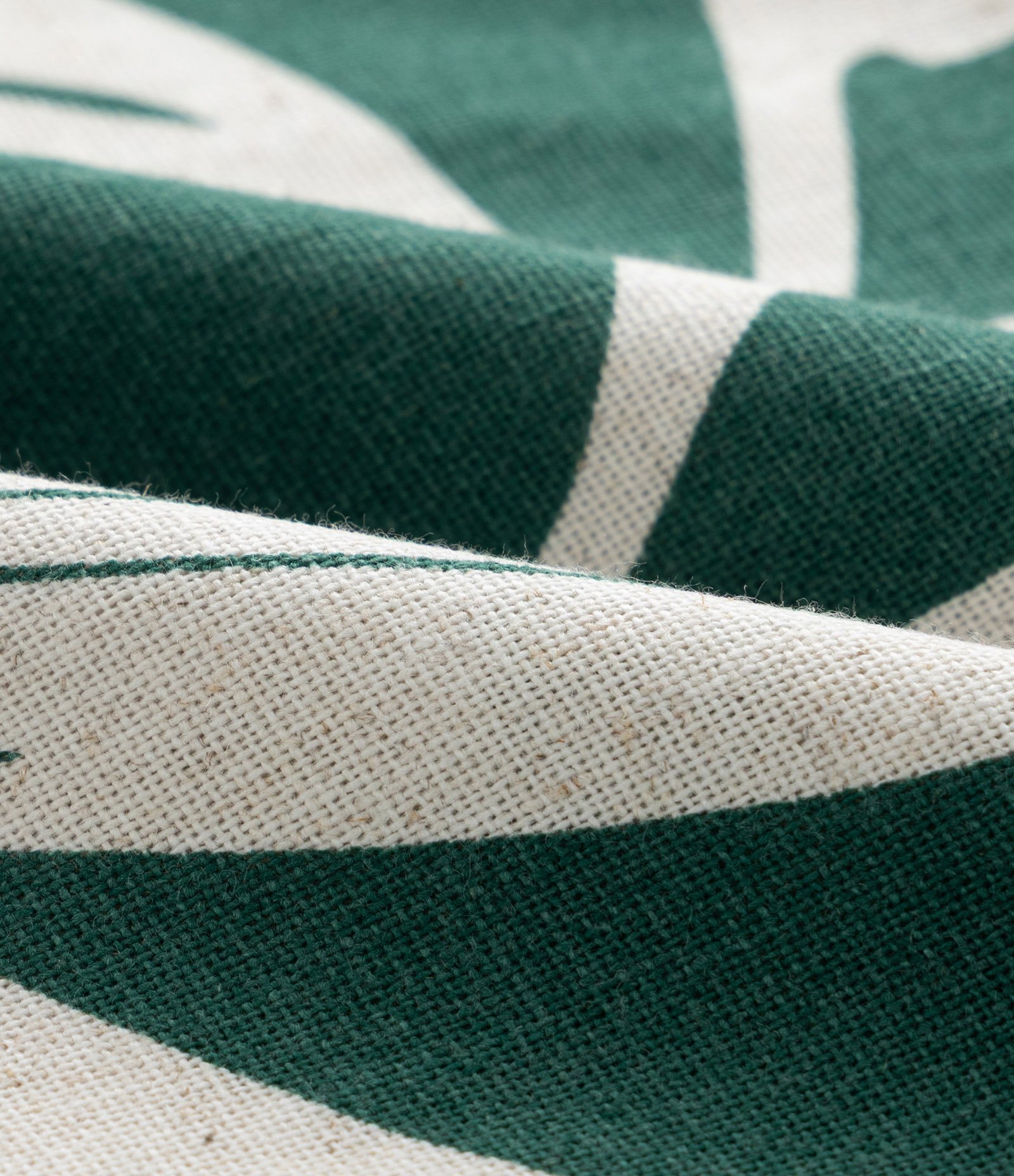 Calça Pareô em Viscolinho com Estampa de Folhagem Curve & Plus Size Verde 7