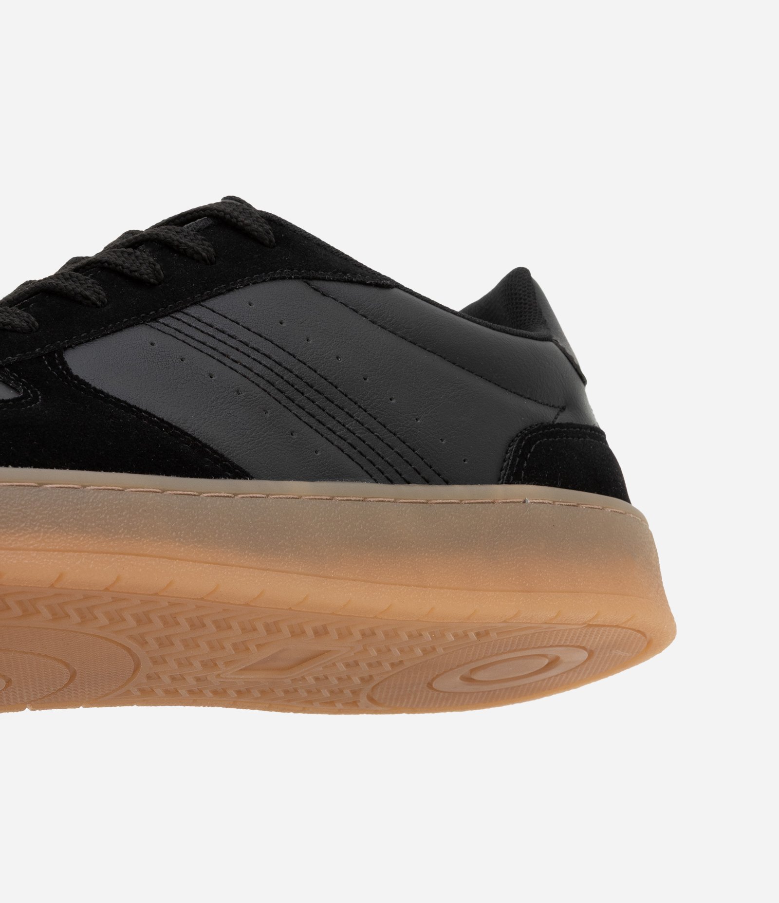 Tênis Court Sintético com Recortes Efeito Camurça e Sola Latex Preto 3