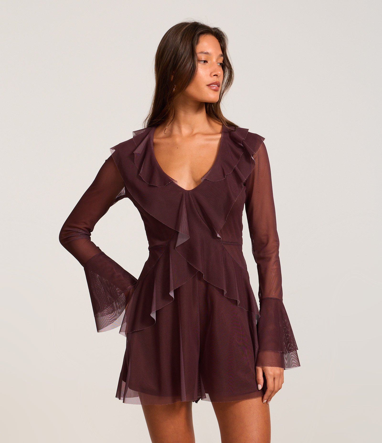 Macaquinho em Tule com Babados e Recorte Gota nas Costas Marrom 1