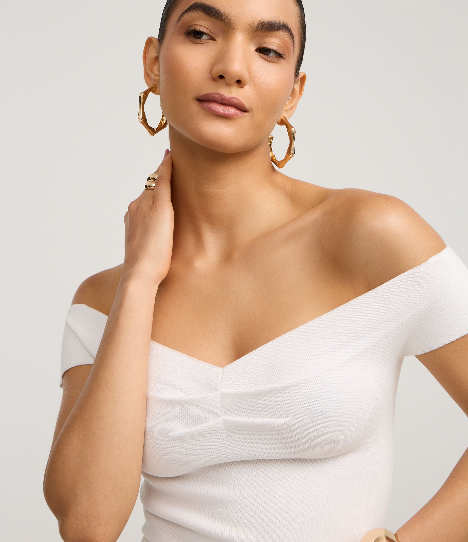 Blusa Ombro a Ombro em Tricô com Franzido no Busto Branco 3