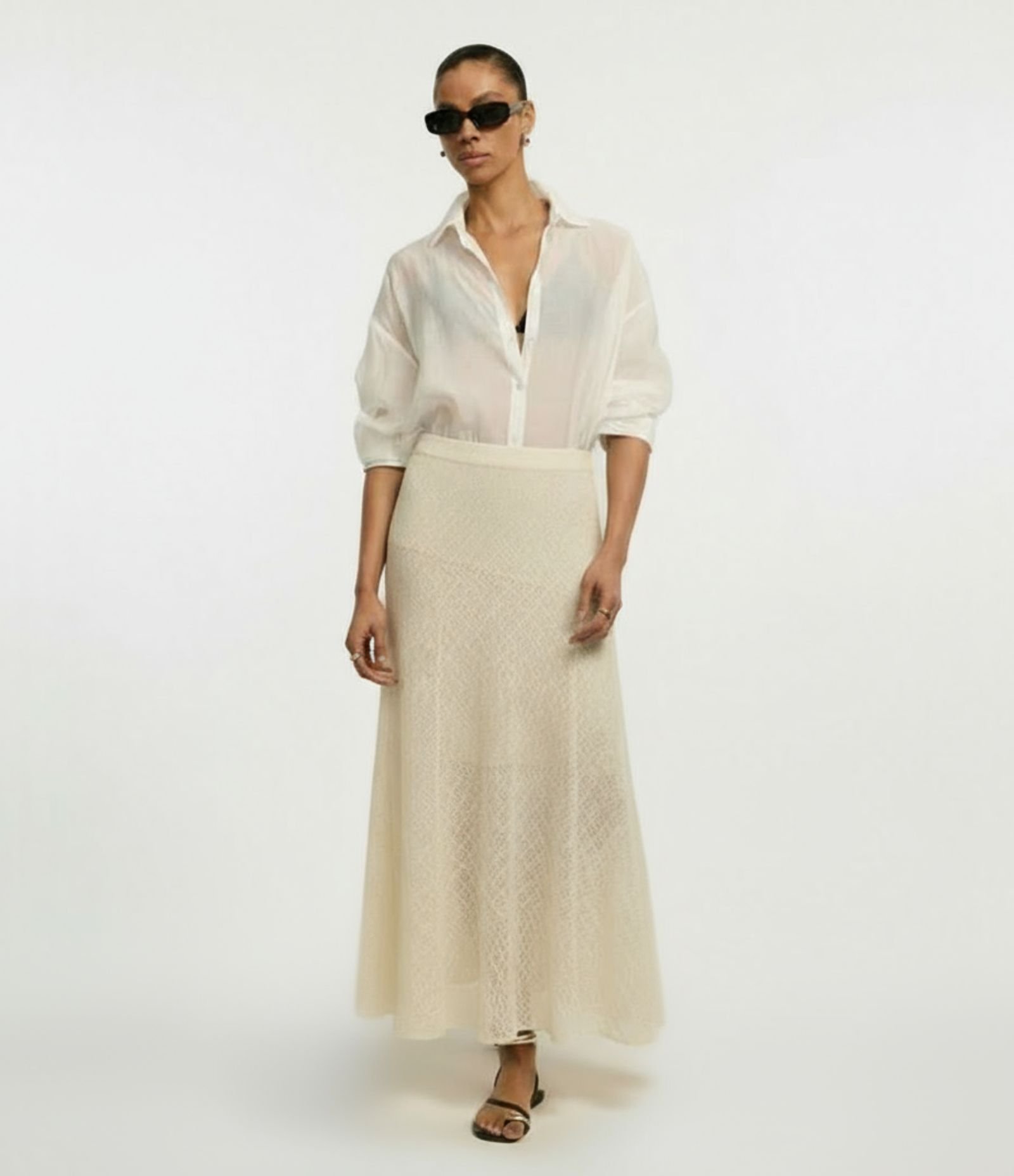 Saia Long Midi em Renda com Ponto Vazado Bege 1