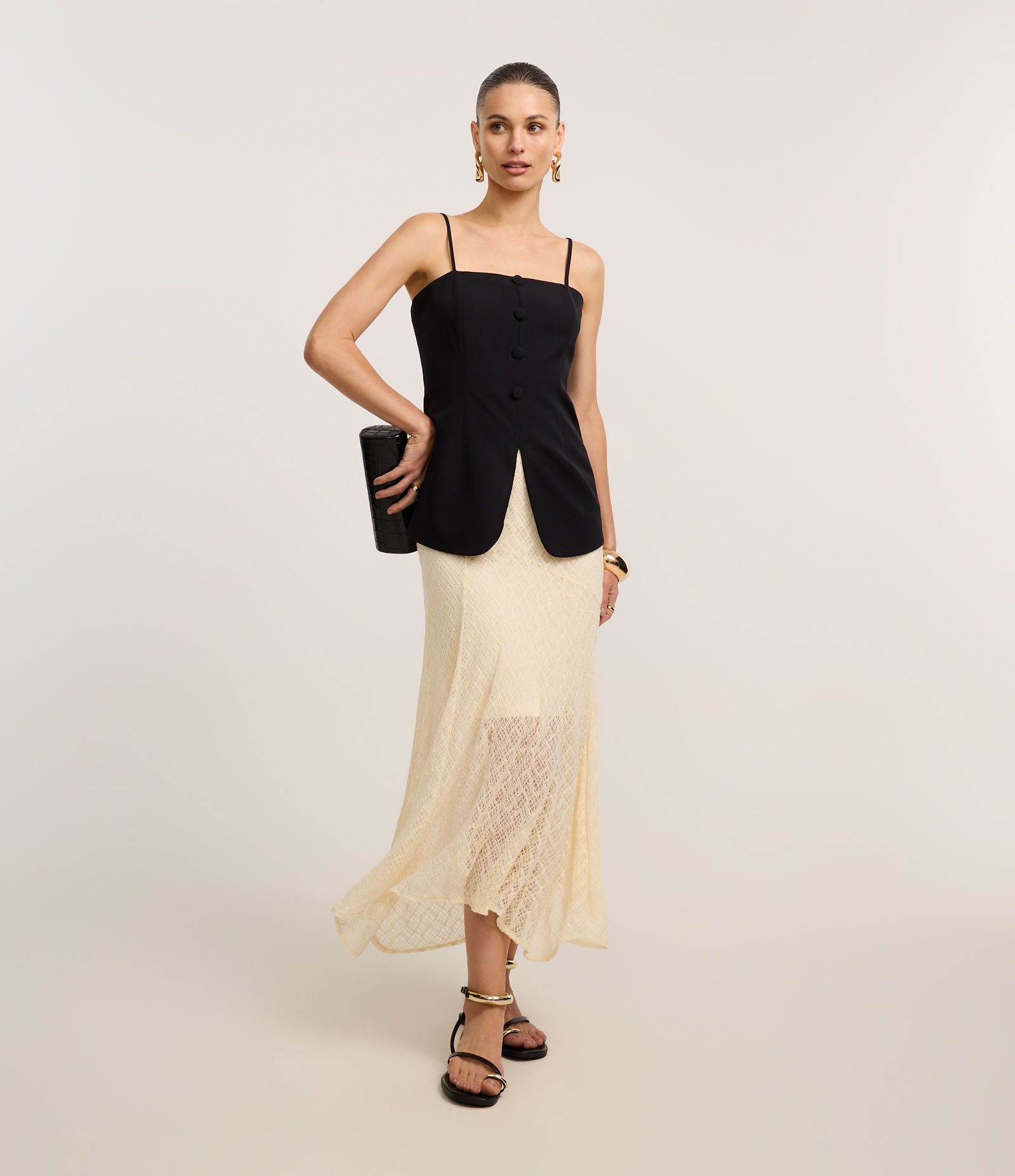 Saia Long Midi em Renda com Ponto Vazado Bege 2