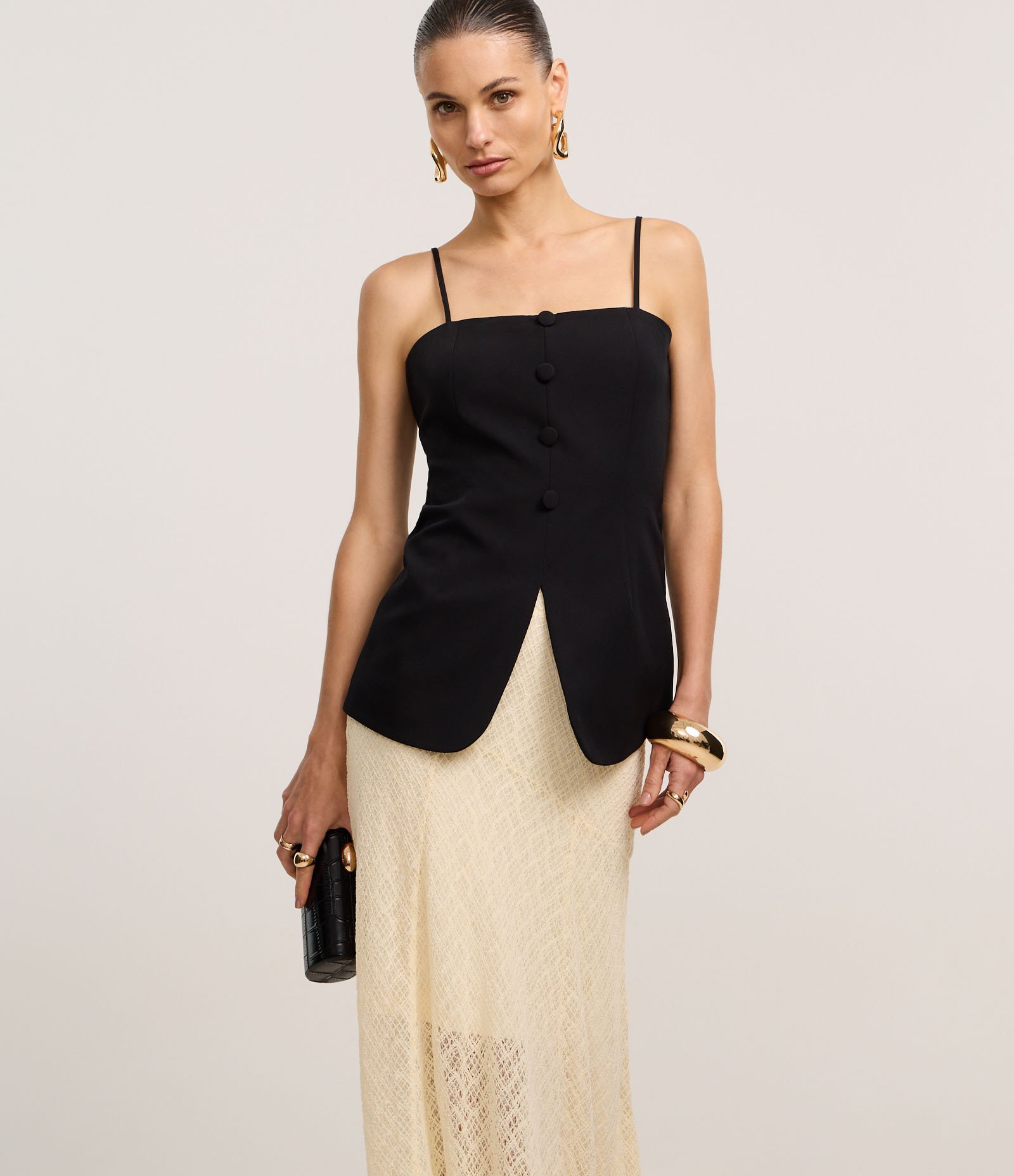 Saia Long Midi em Renda com Ponto Vazado Bege 3