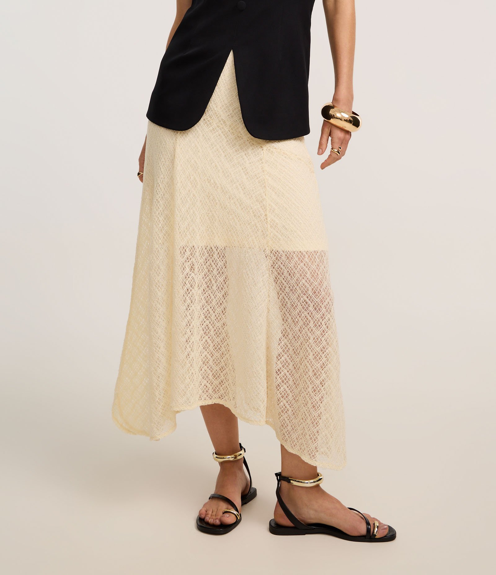 Saia Long Midi em Renda com Ponto Vazado Bege 4