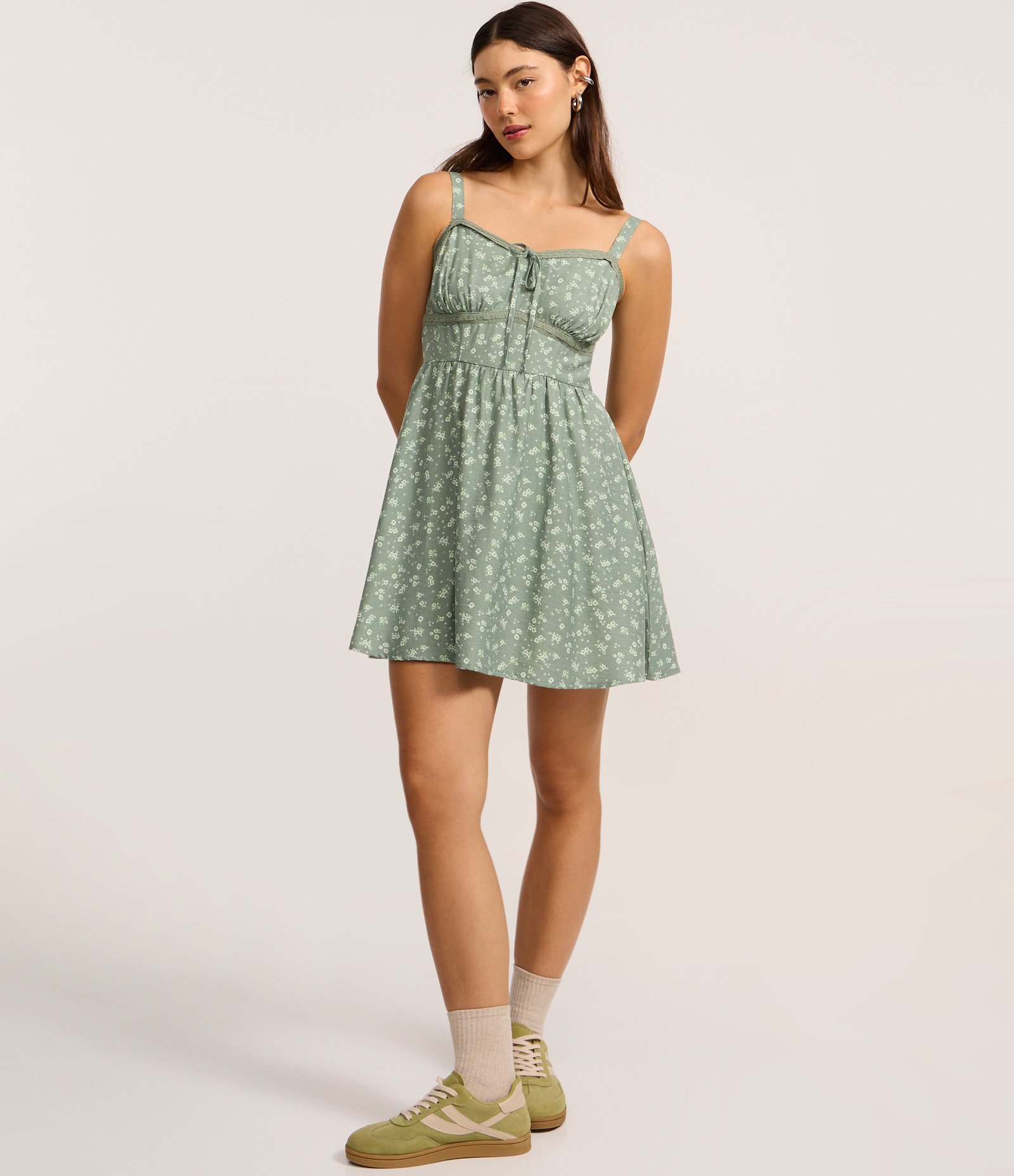 Vestido Reto Curto em Viscose com Estampa Floral Liberty Verde 2