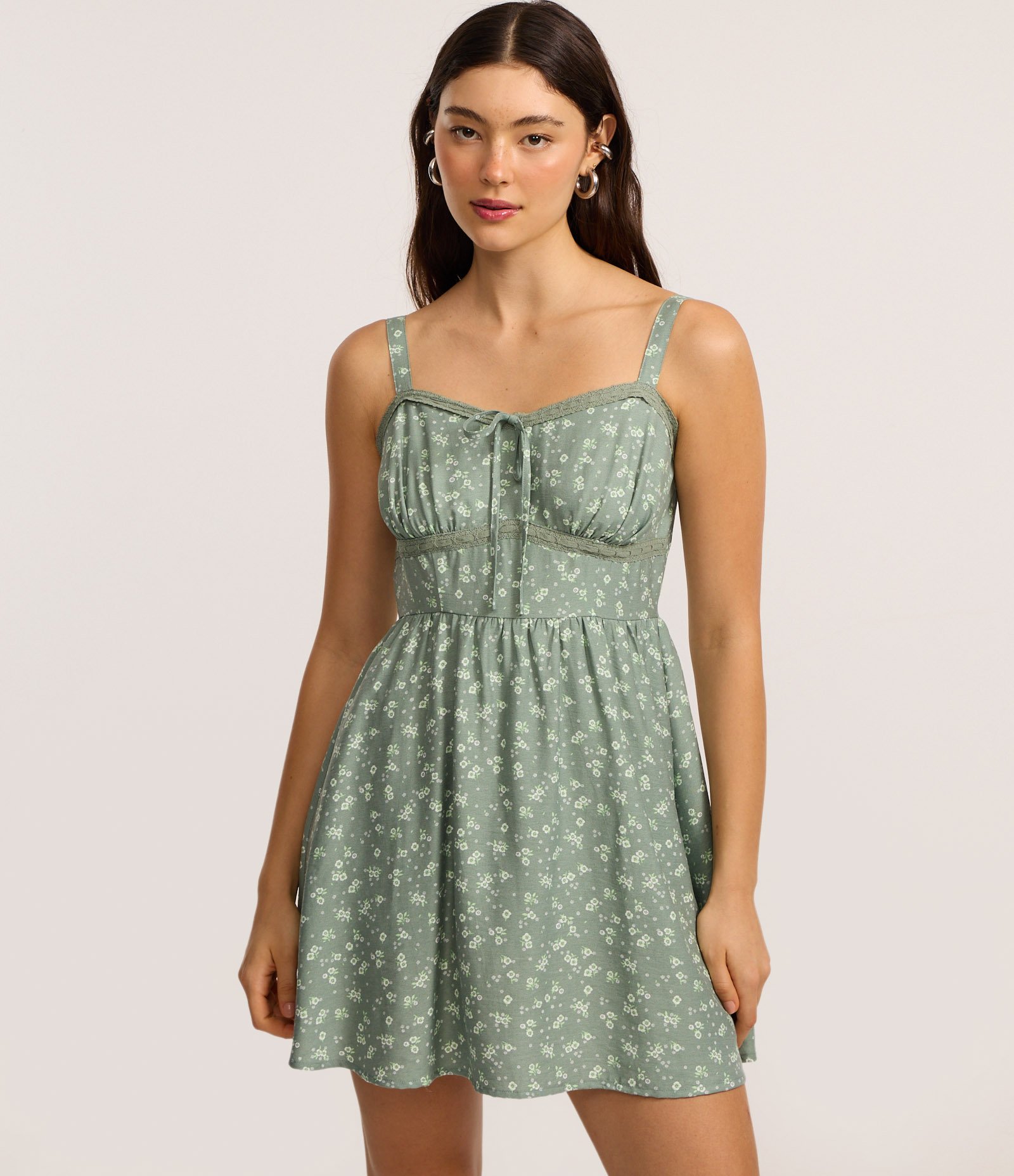 Vestido Reto Curto em Viscose com Estampa Floral Liberty Verde 3
