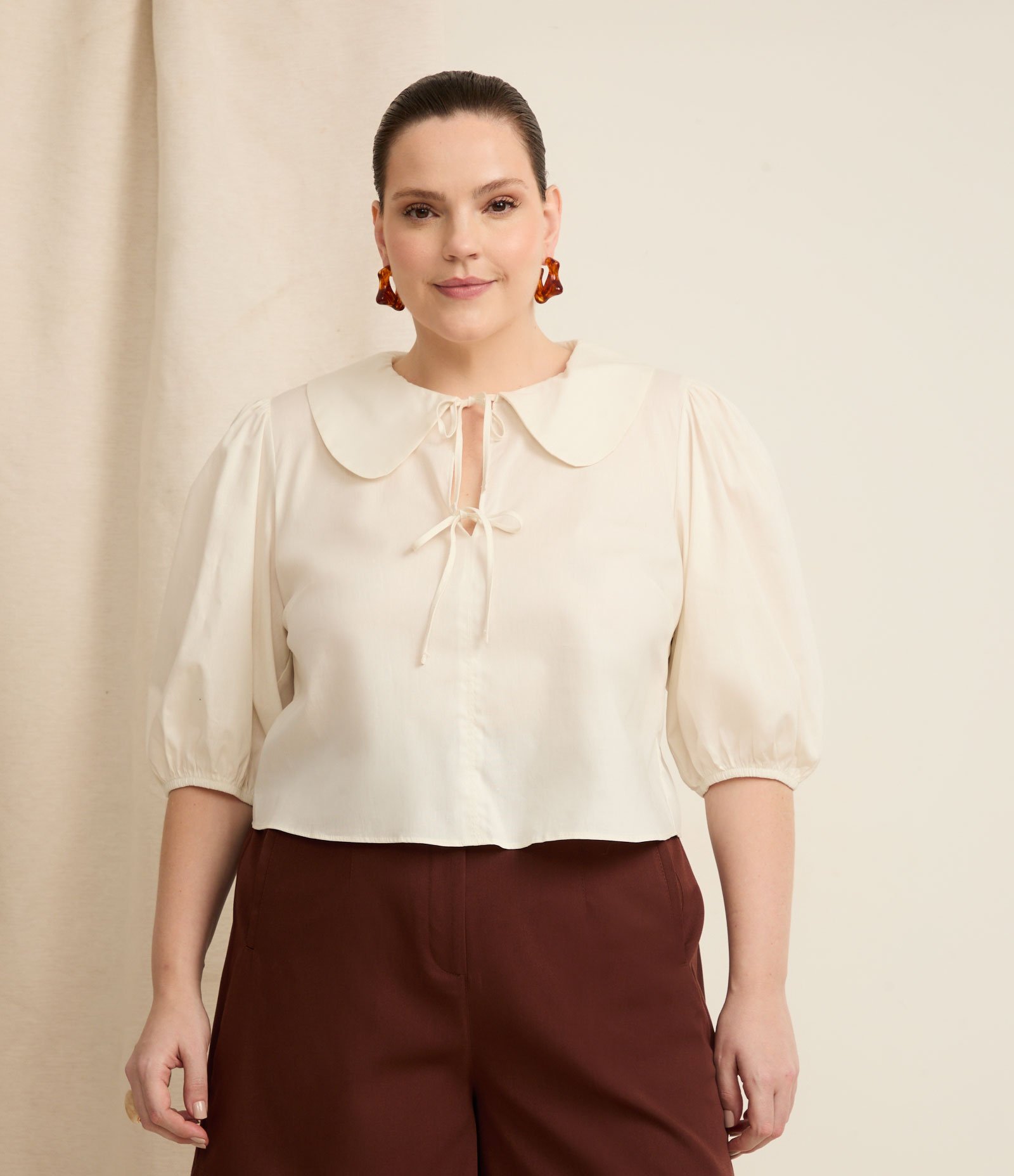 Blusa em Tricoline com Gola Boneca e Laços Curve & Plus Size Branco 1
