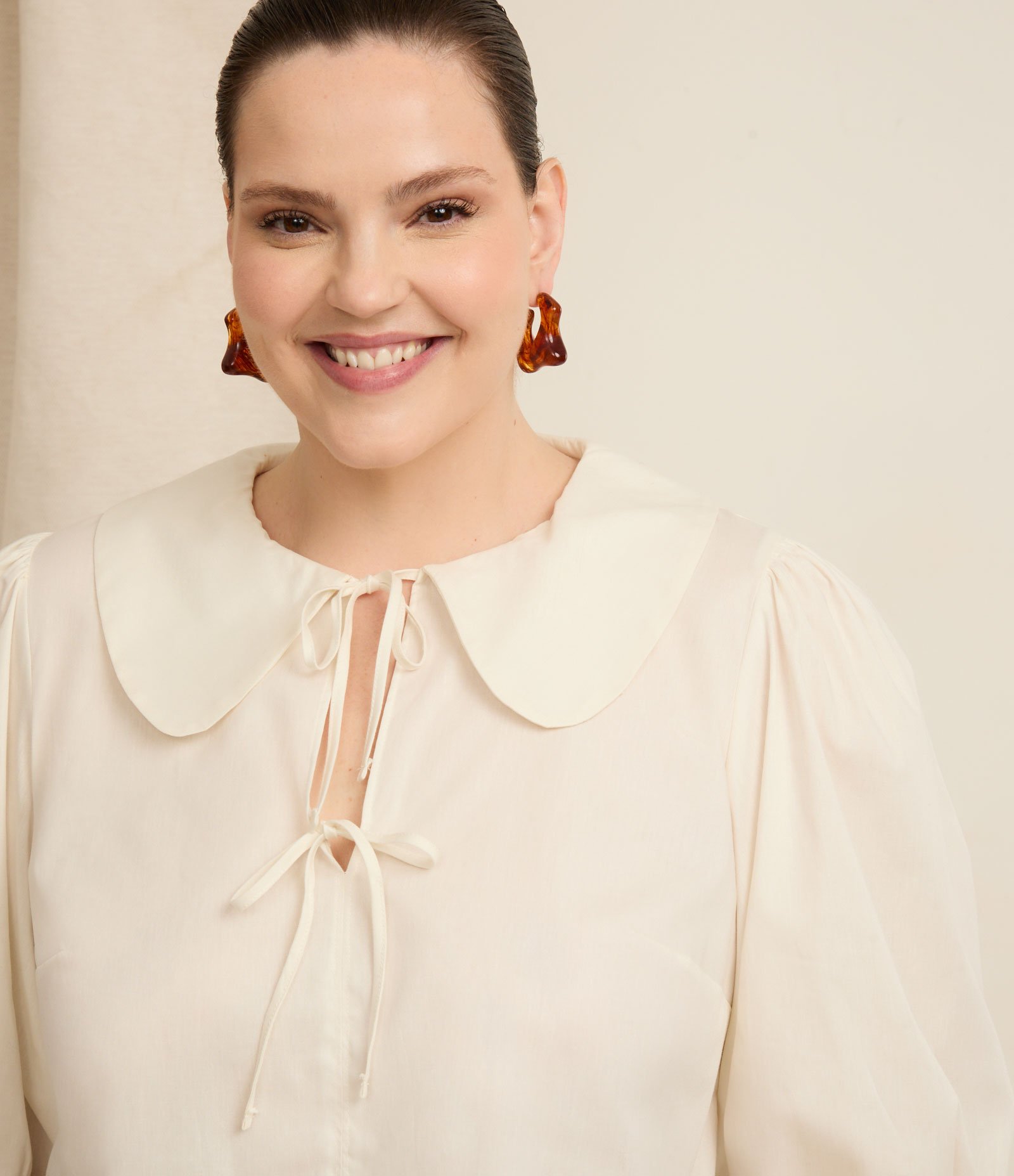 Blusa em Tricoline com Gola Boneca e Laços Curve & Plus Size Branco 5