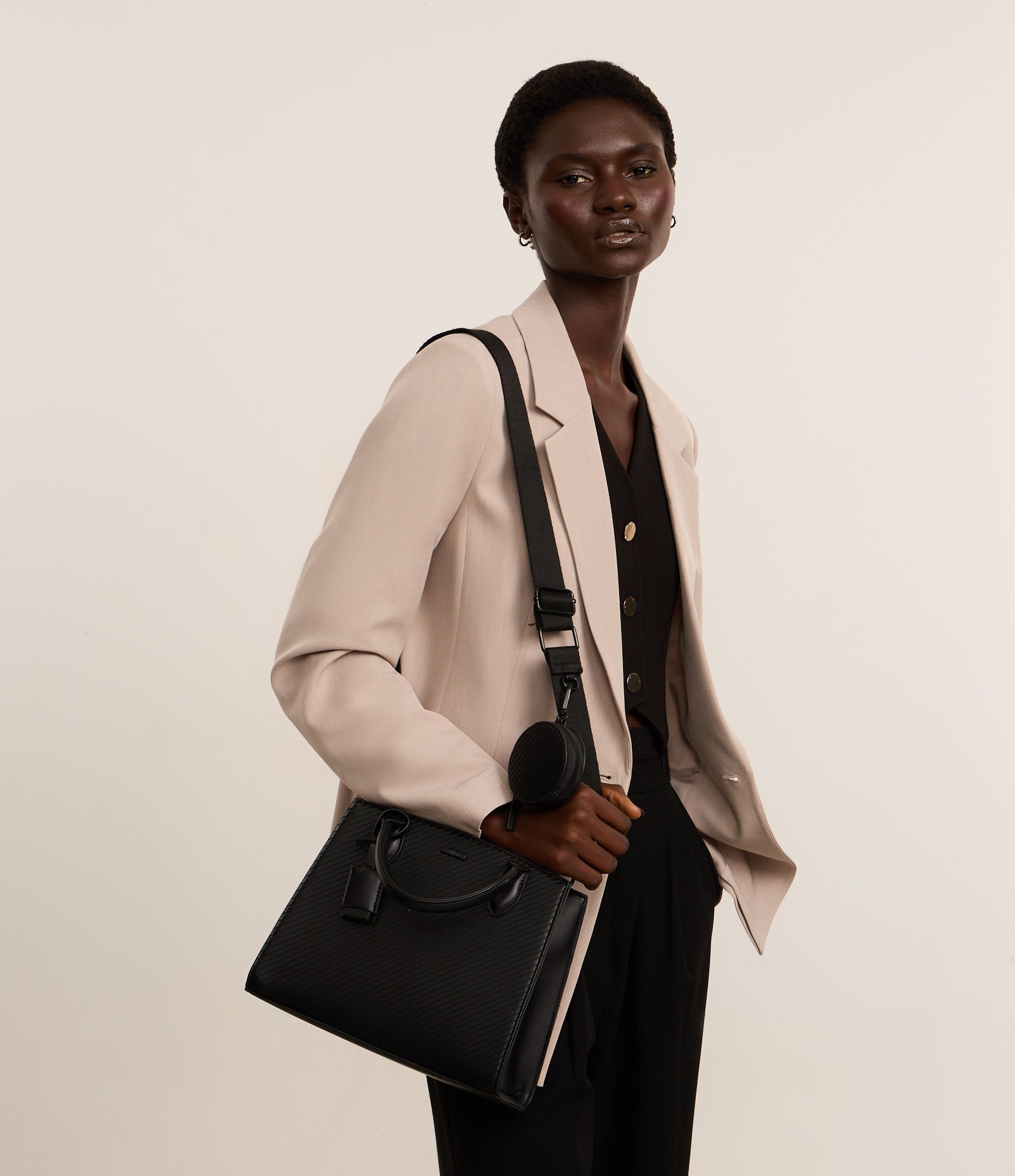 Bolsa Satchel em PU com Alça Longa Removível e Porta Moedas Preto 12