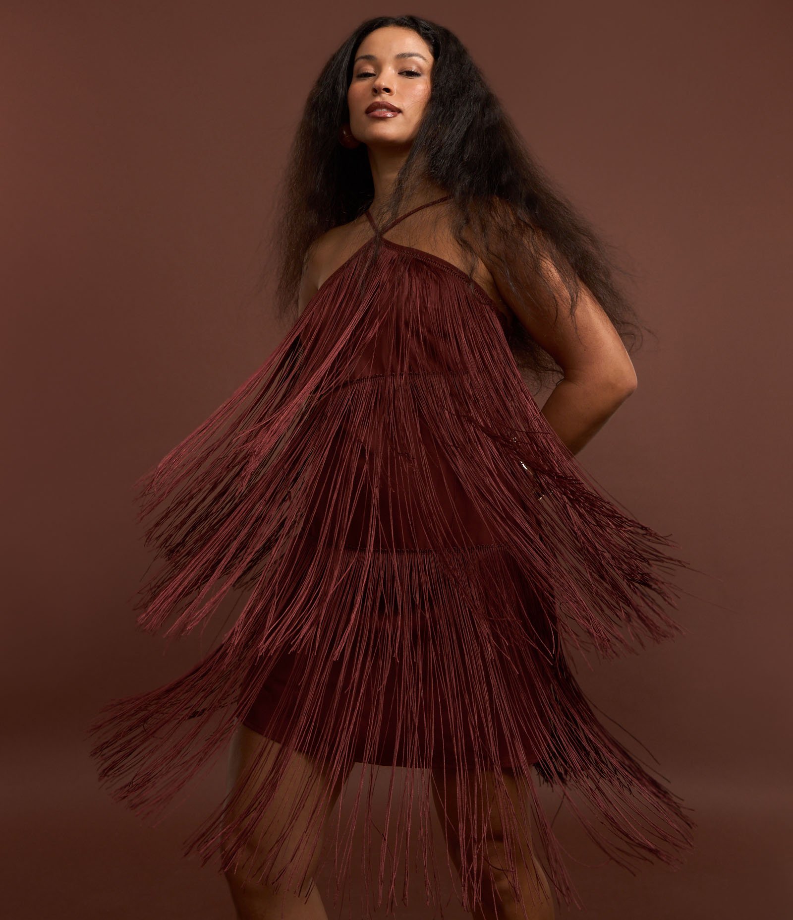 Vestido Curto de Franjas com Decote Halter Marrom 6