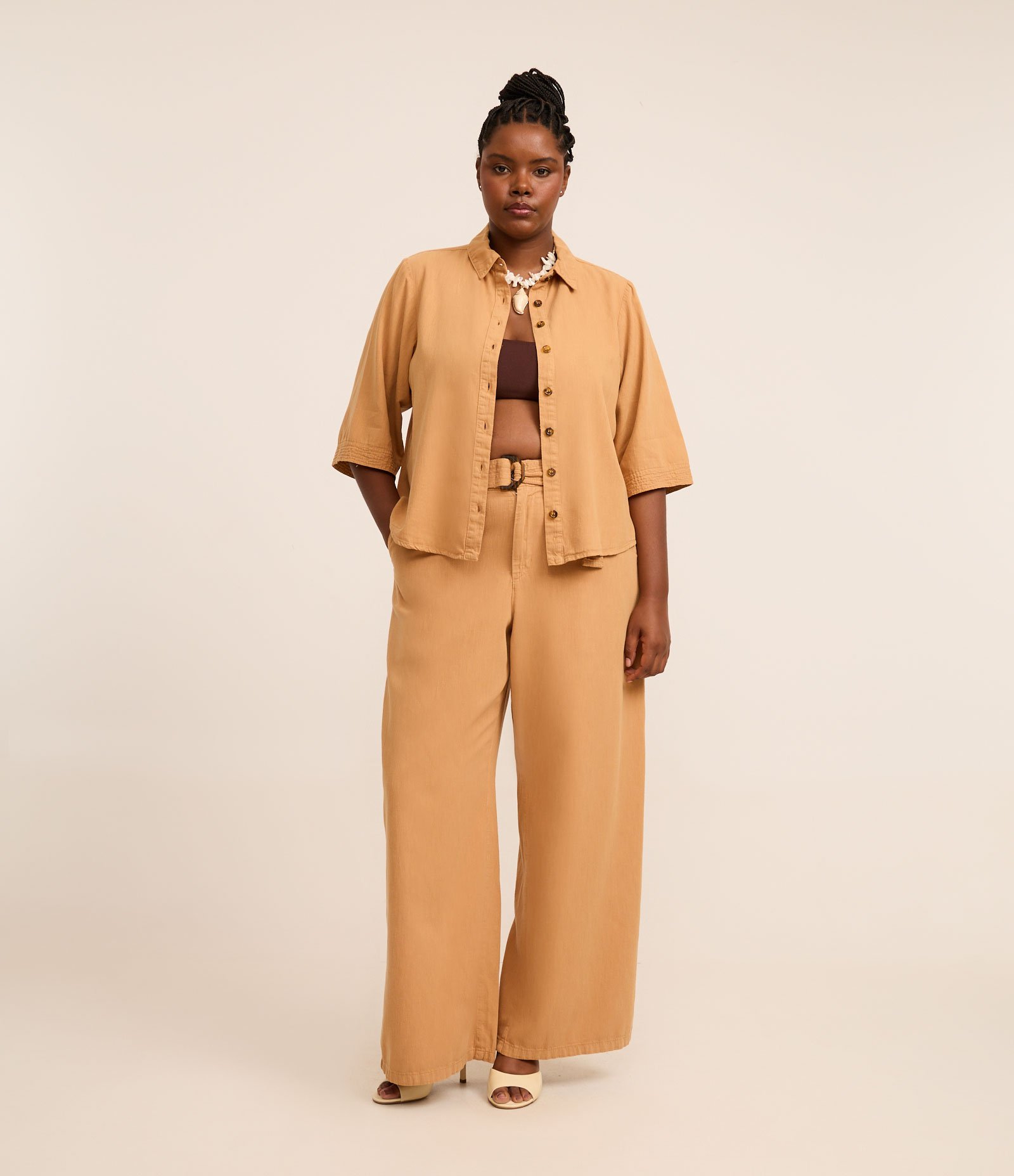 Calça Pantalona em Sarja com Cinto Curve & Plus Size Caramelo 1