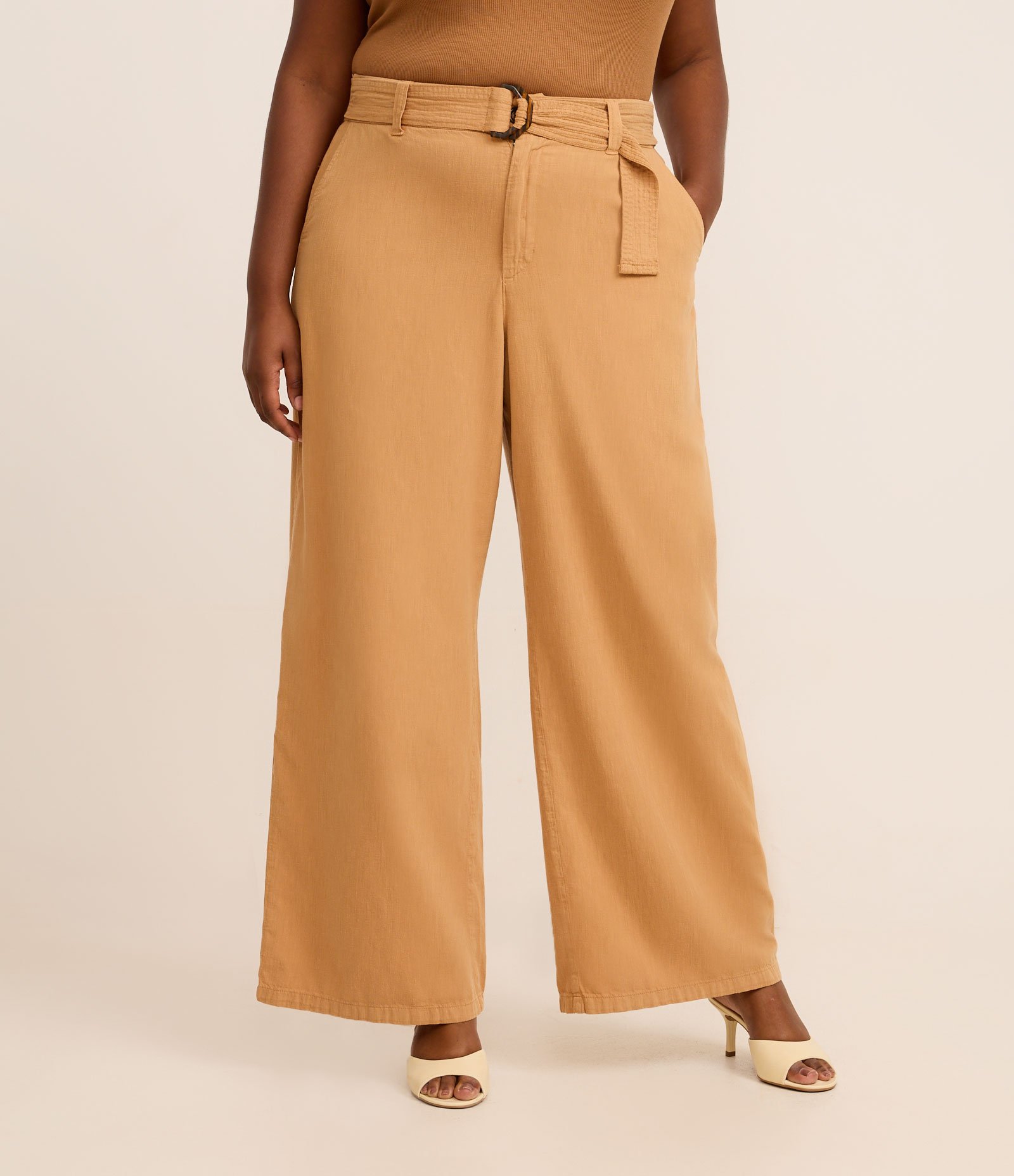 Calça Pantalona em Sarja com Cinto Curve & Plus Size Caramelo 2