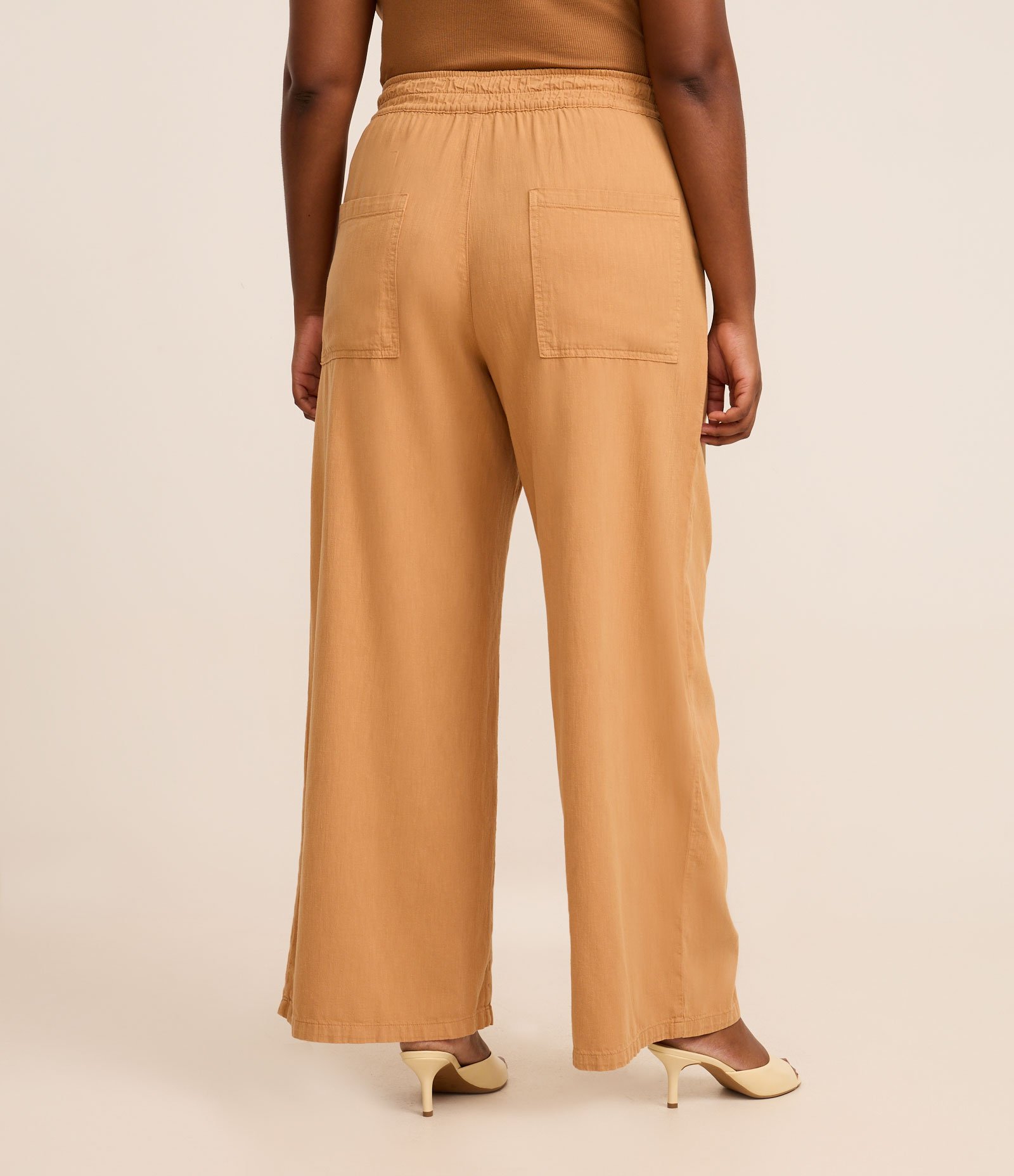 Calça Pantalona em Sarja com Cinto Curve & Plus Size Caramelo 4