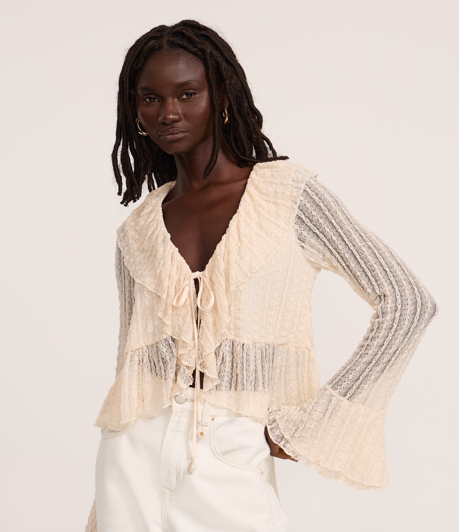 Blusa em Renda com Textura Amarração e Babados Bege 1