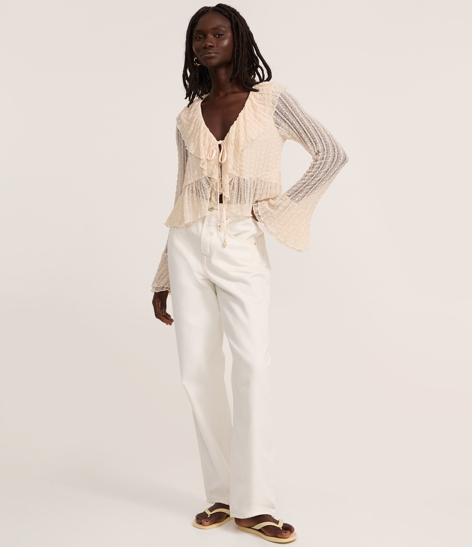 Blusa em Renda com Textura Amarração e Babados Bege 2