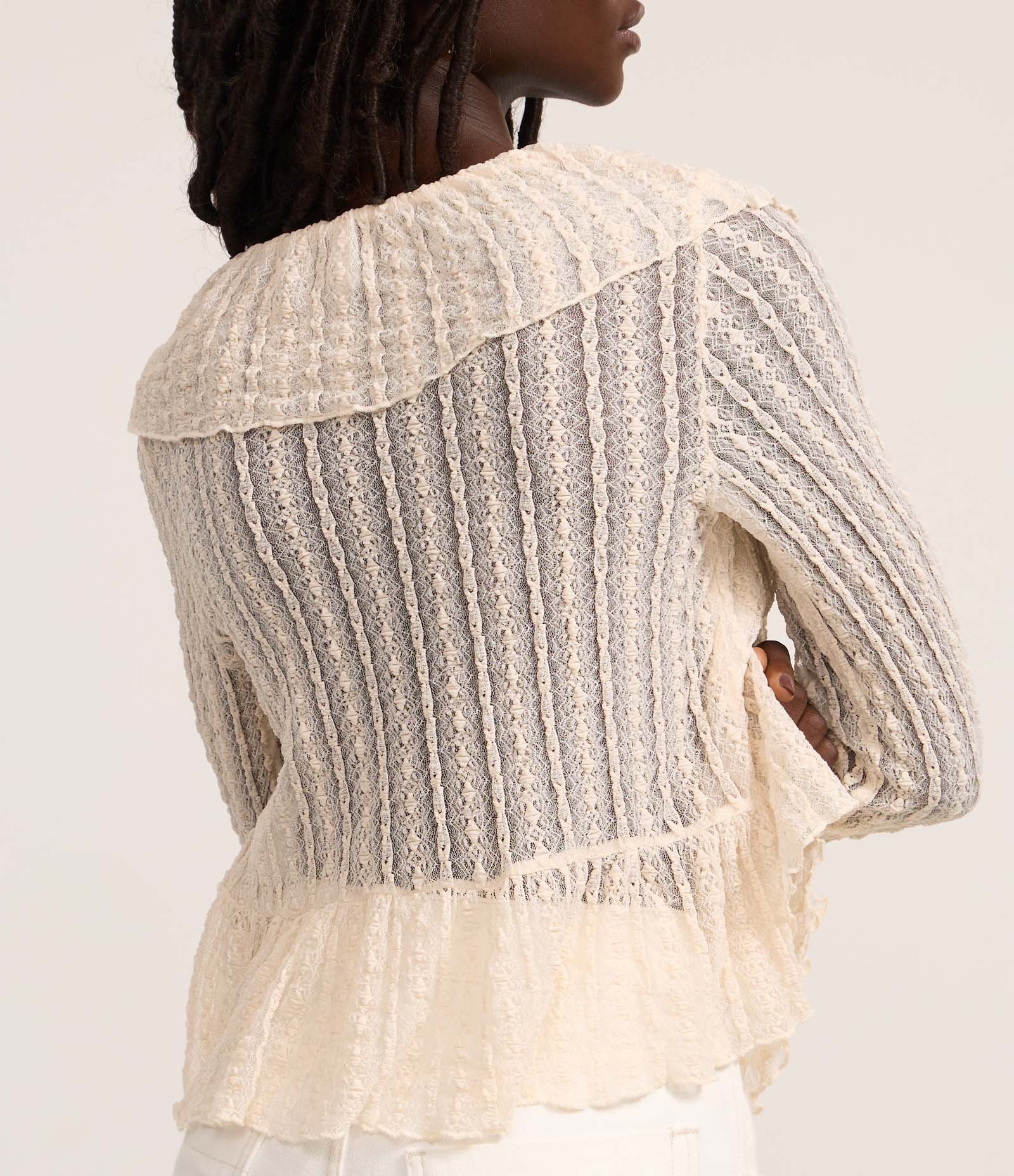 Blusa em Renda com Textura Amarração e Babados Bege 4