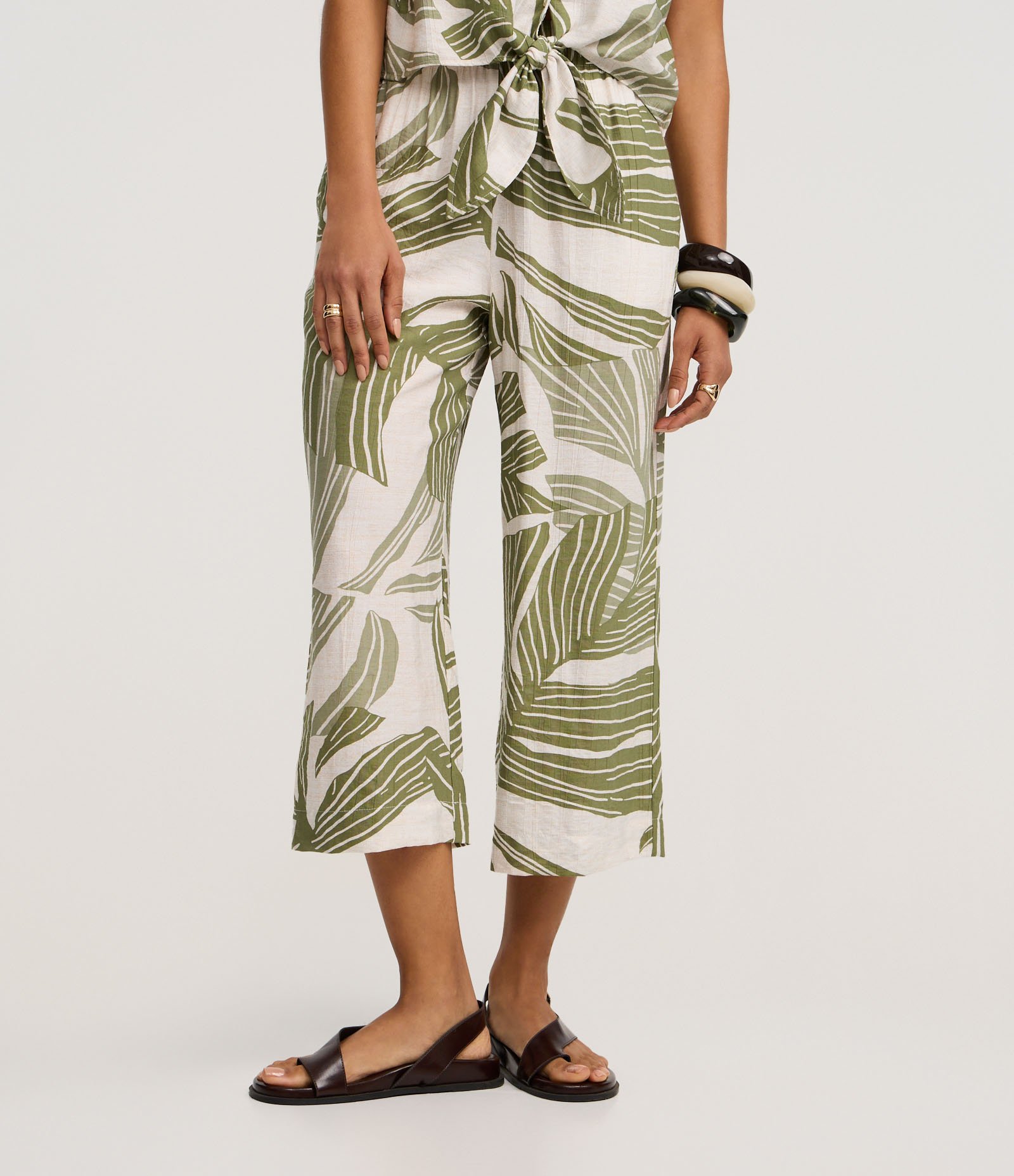 Calça Pantacourt em Viscose com Estampa Folhagem Verde/Off White 3