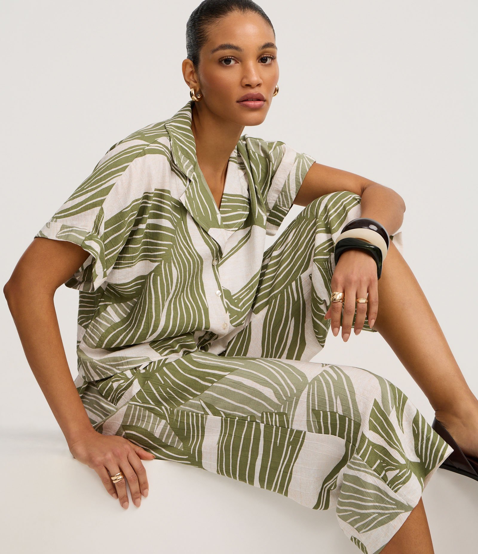 Calça Pantacourt em Viscose com Estampa Folhagem Verde/Off White 5