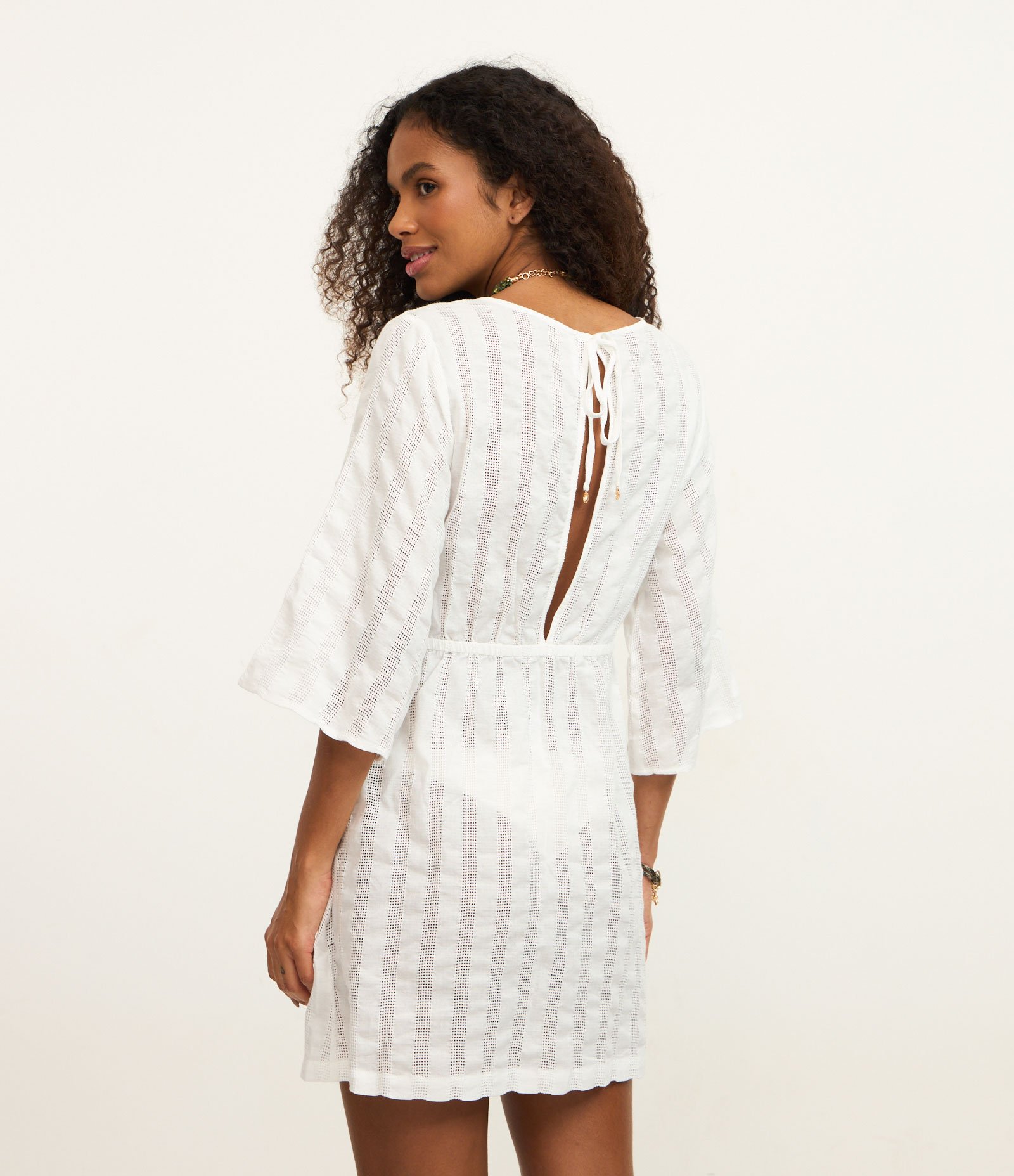 Saída de Praia Vestido em Voil com Recortes Vazados Branco 4