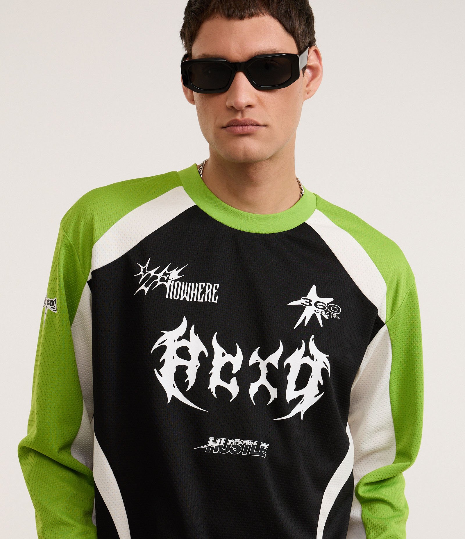 Camiseta Boxy com Estampa Localizada e Detalhes Contrastantes Preto 1