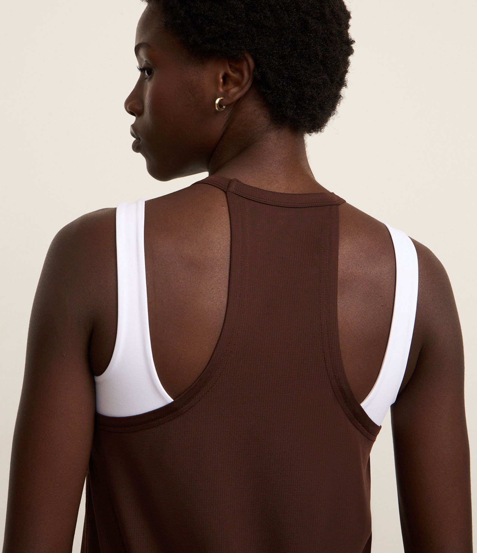 Regata Esportiva em Microfibra com Alças Finas Marrom Escuro 5