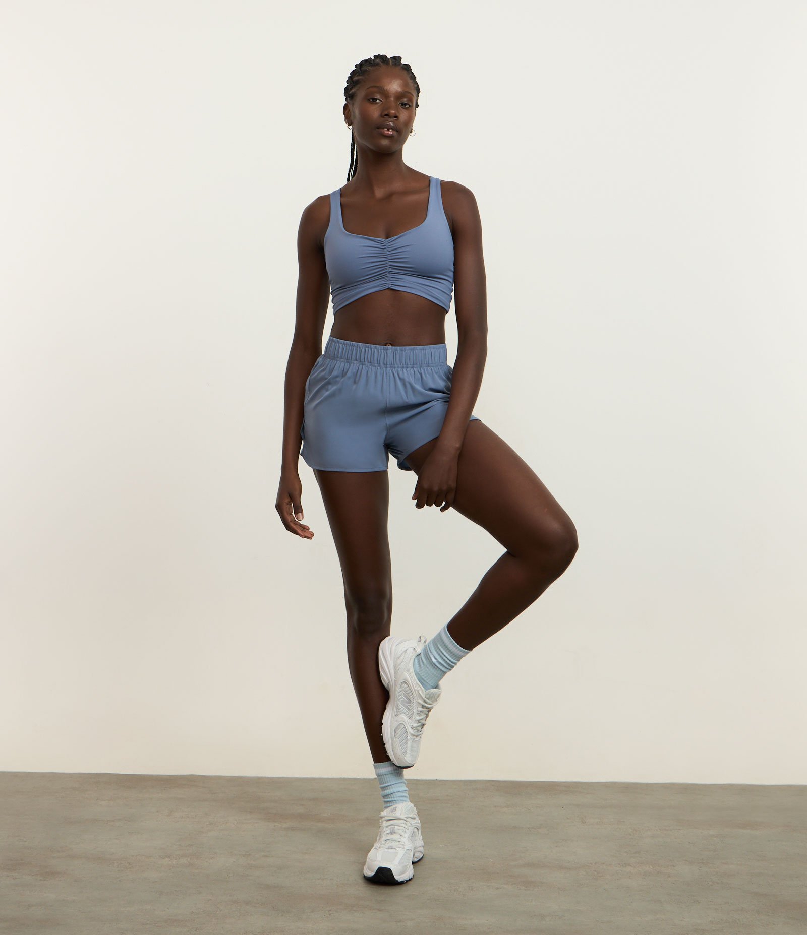 Bermuda Runner Esportiva com Bolsinho Funcional Azul Acinzentado 1