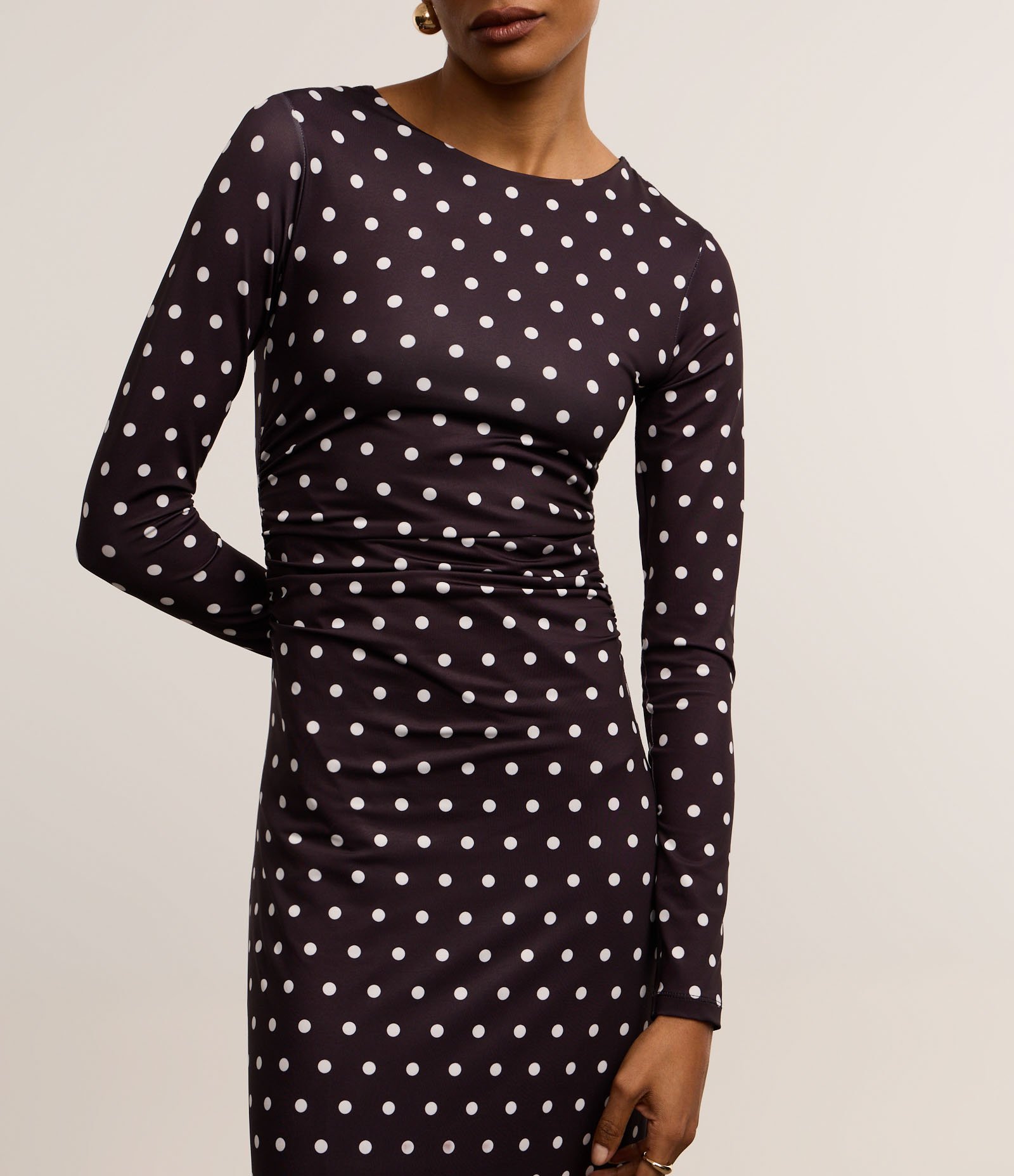 Vestido Evasê Midi em Jersey com Decote Degagê e Estampa Poá Preto/Branco 5