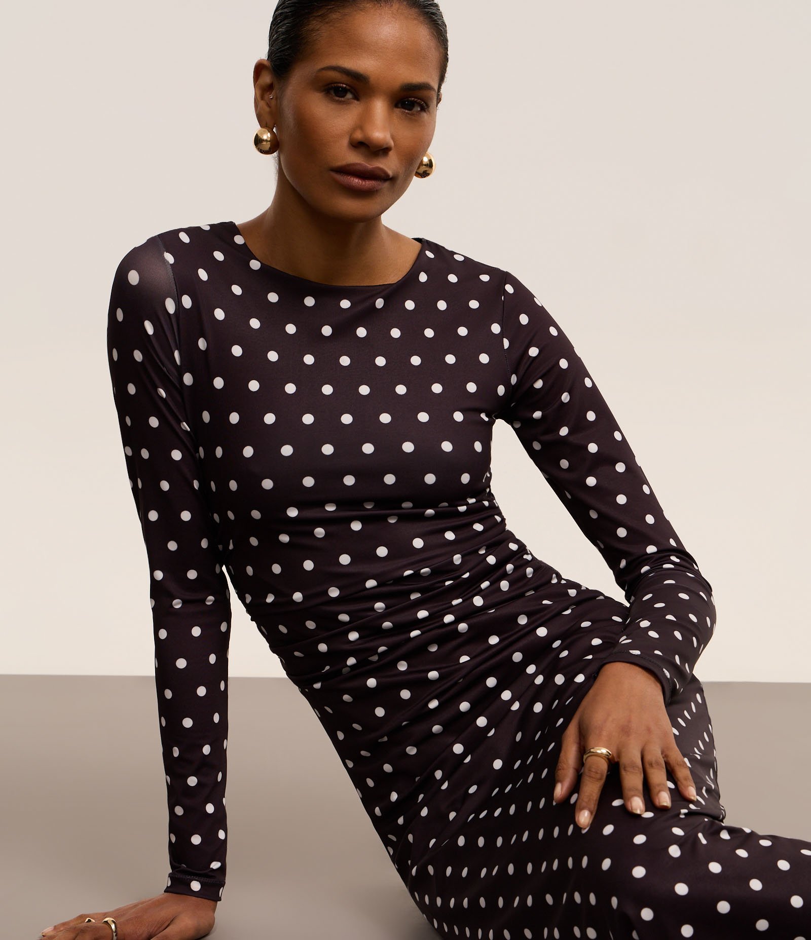 Vestido Evasê Midi em Jersey com Decote Degagê e Estampa Poá Preto/Branco 6