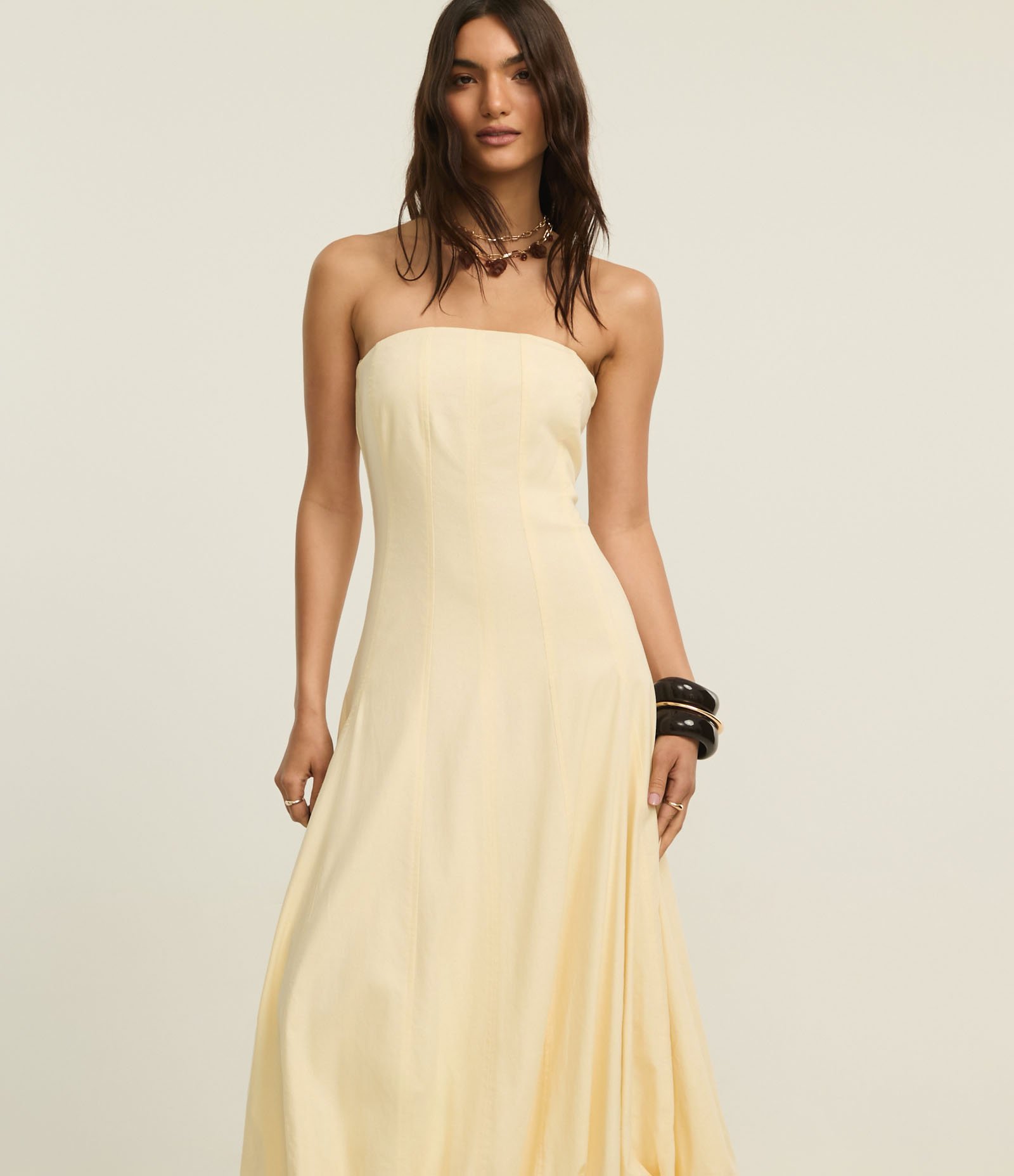 Vestido Balonê Midi Sem Alça em Viscolinho com Pregas Amplas Amarelo 2