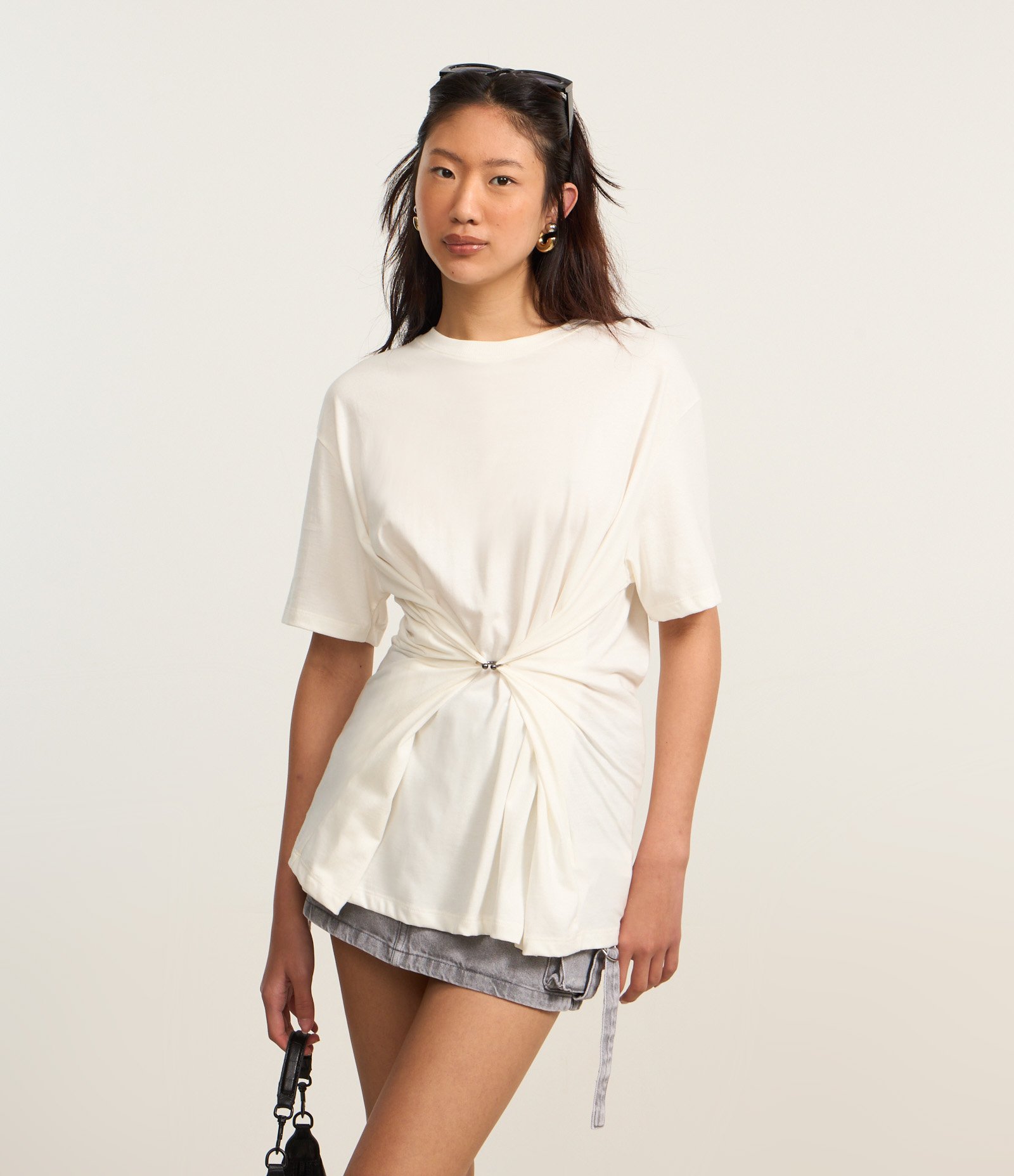 Camiseta Alongada em Algodão com Piercing Aplicado Branco 1