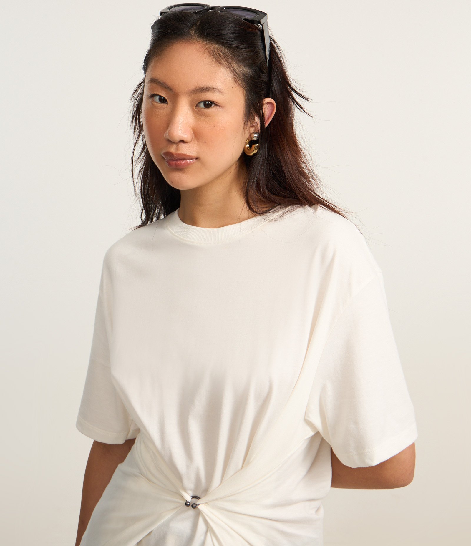 Camiseta Alongada em Algodão com Piercing Aplicado Branco 3