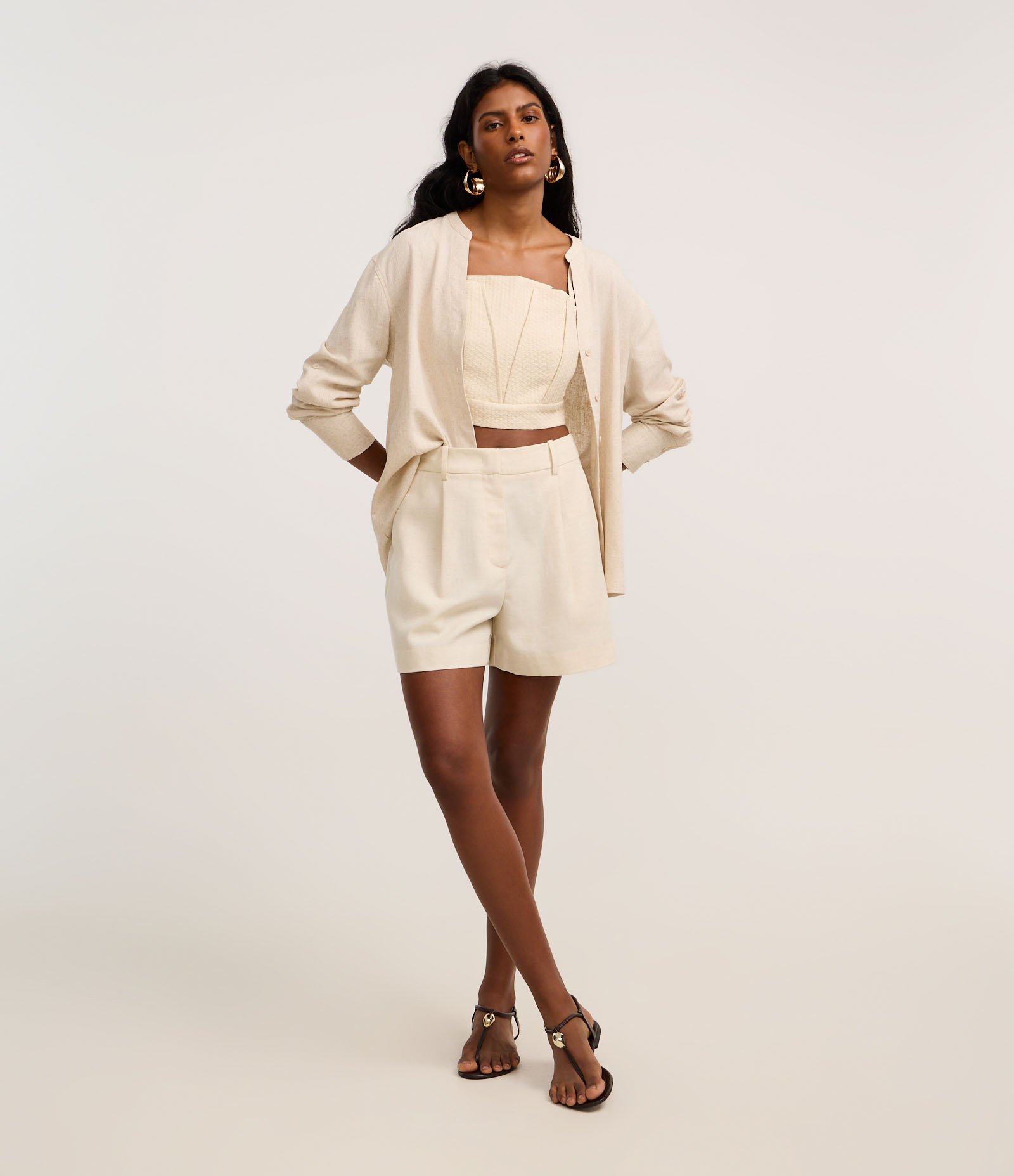 Short em com Pregas com Bolso Falso Bege 1