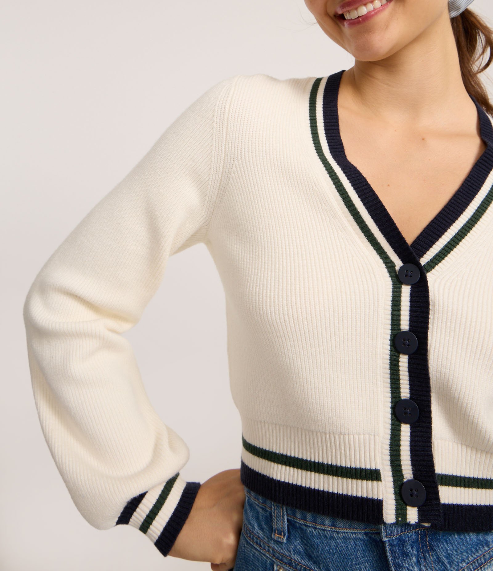 Cardigan Curto em Tricô com Detalhes de Listras Contrastantes Branco 3