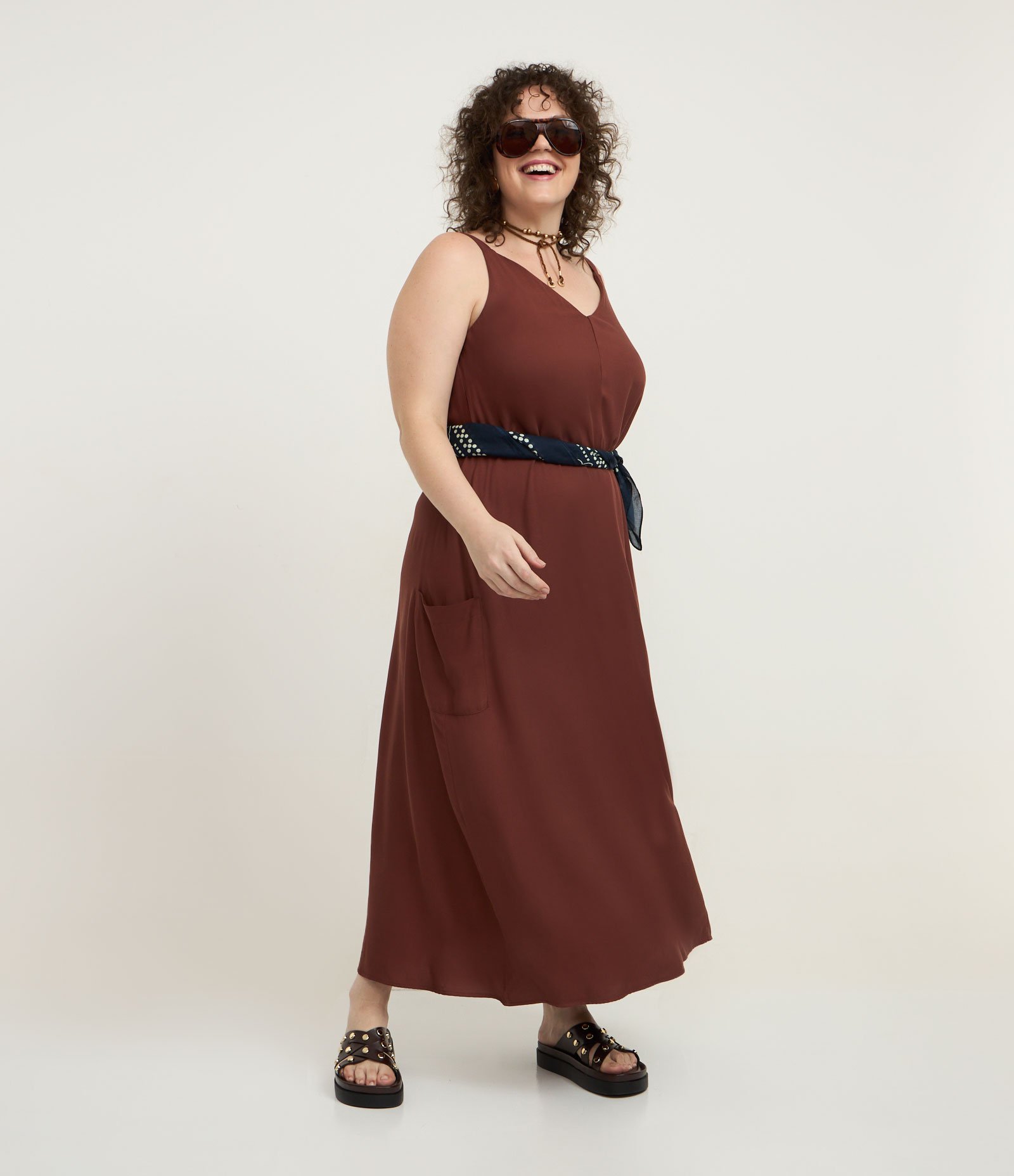 Vestido Longo Regata em Viscose com Bolsos Curve & Plus Size Marrom 1