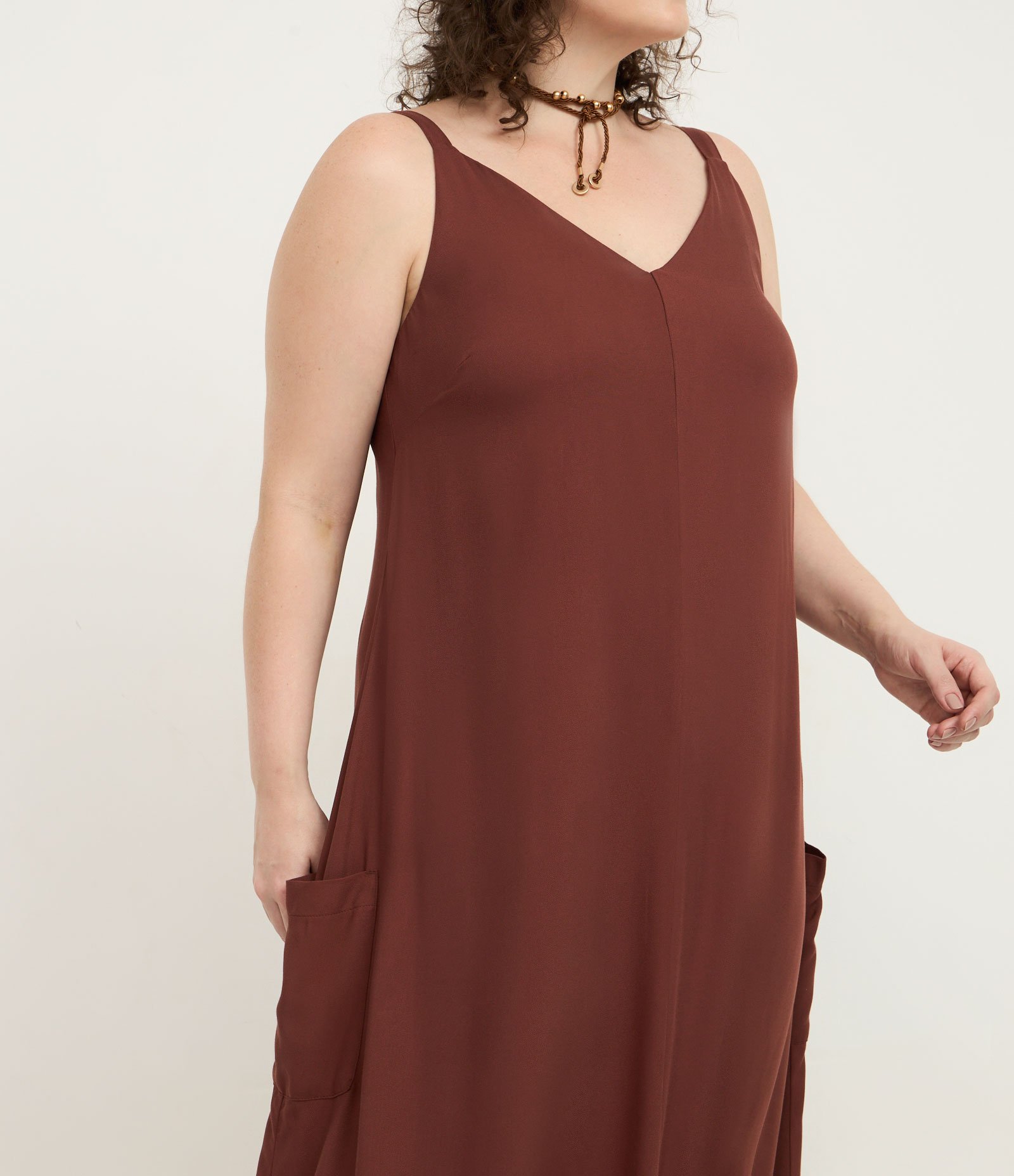 Vestido Longo Regata em Viscose com Bolsos Curve & Plus Size Marrom 3