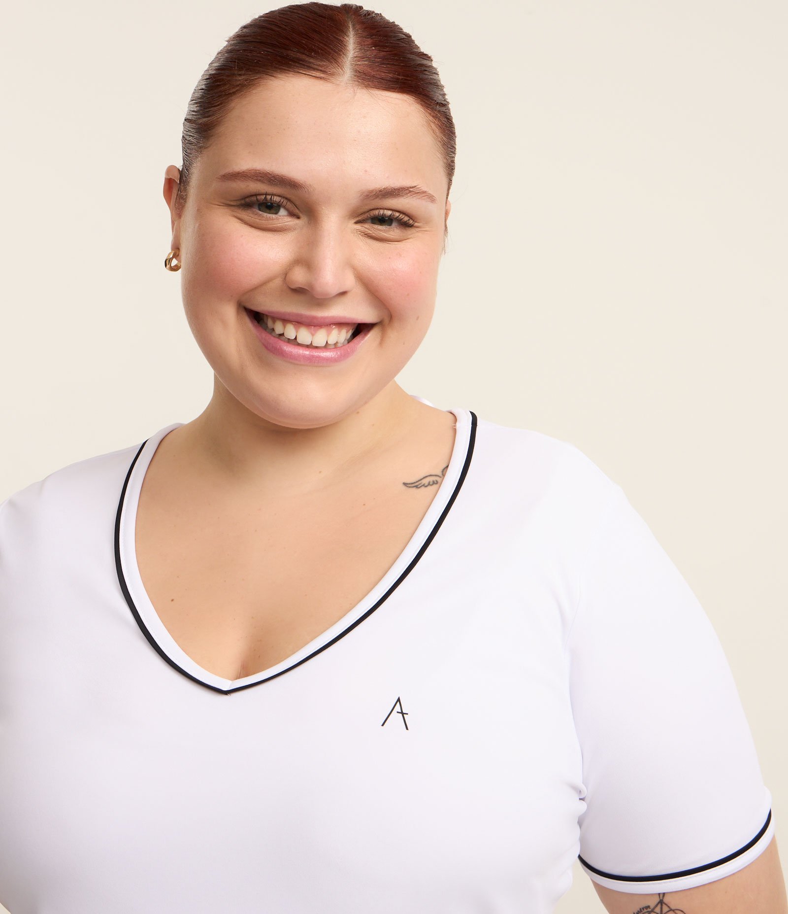 Camiseta Alongada Esportiva em Tecnologia Dry com Gola em V Curve & Plus Size Branco 2