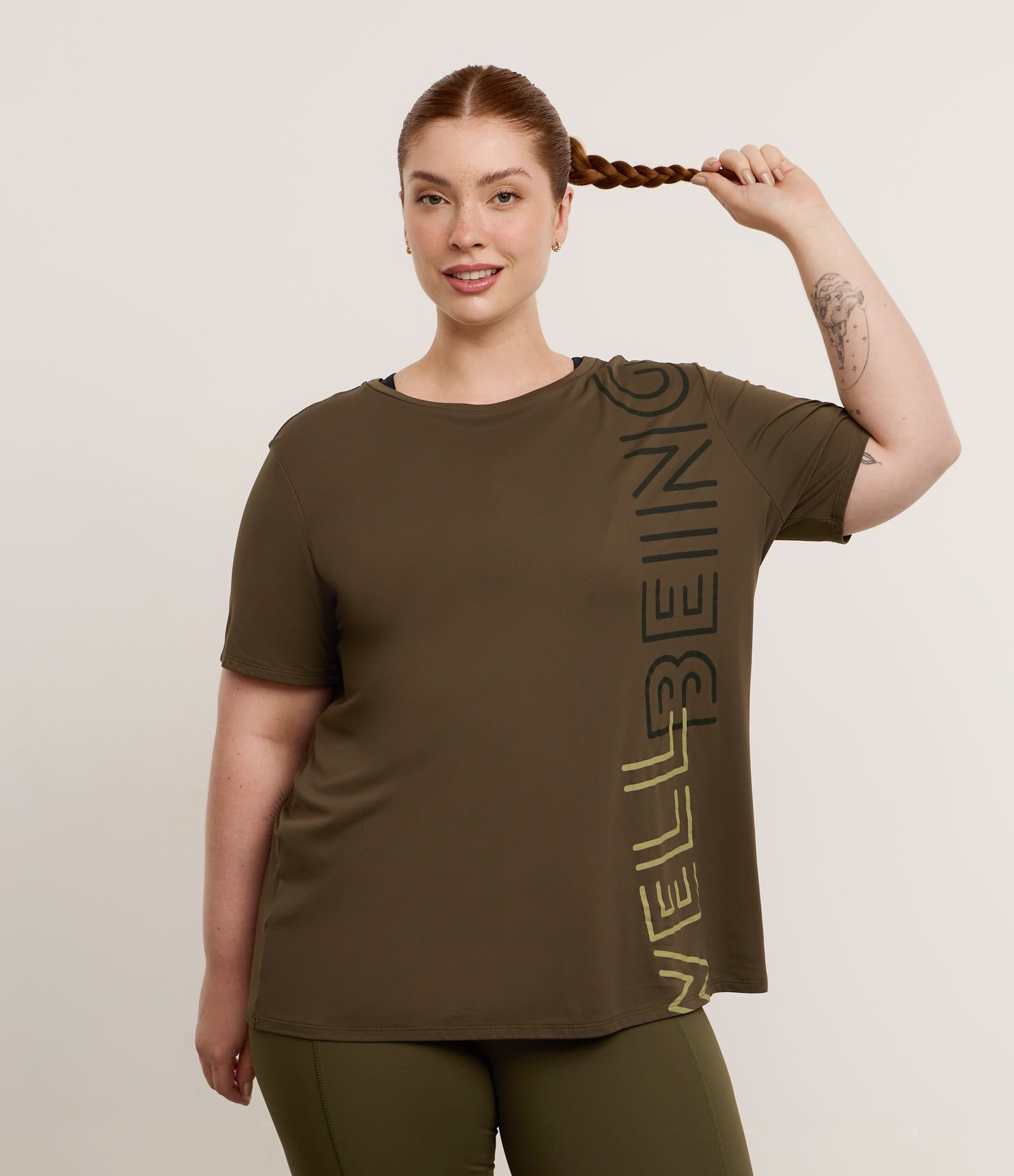Camiseta Esportiva Alongada com Tecnologia Dry Curve & Plus Size Verde 1